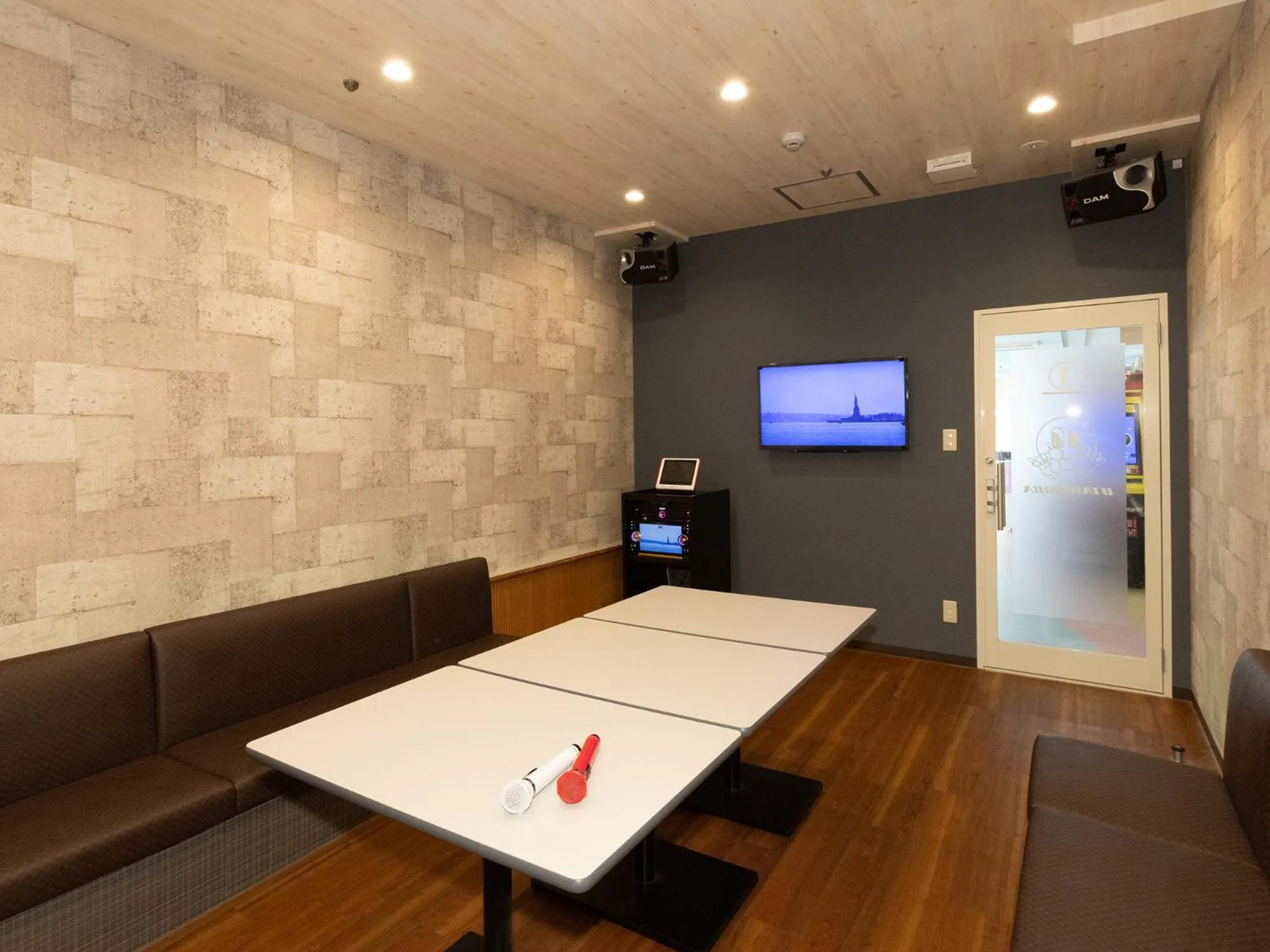 Karaoke in Shimoda Itoen Hotel Hanamisaki