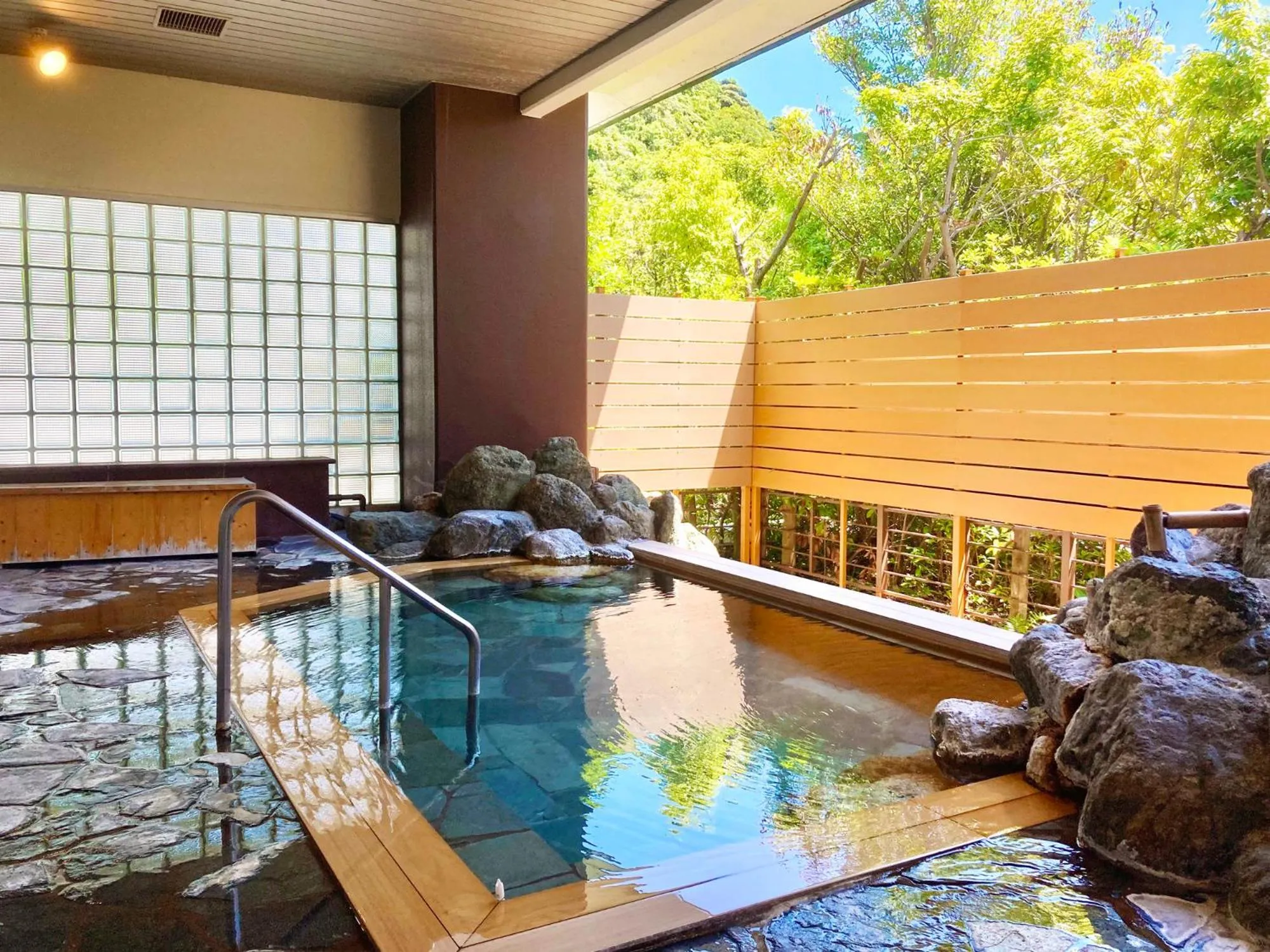 Hot Spring Bath in Shimoda Itoen Hotel Hanamisaki