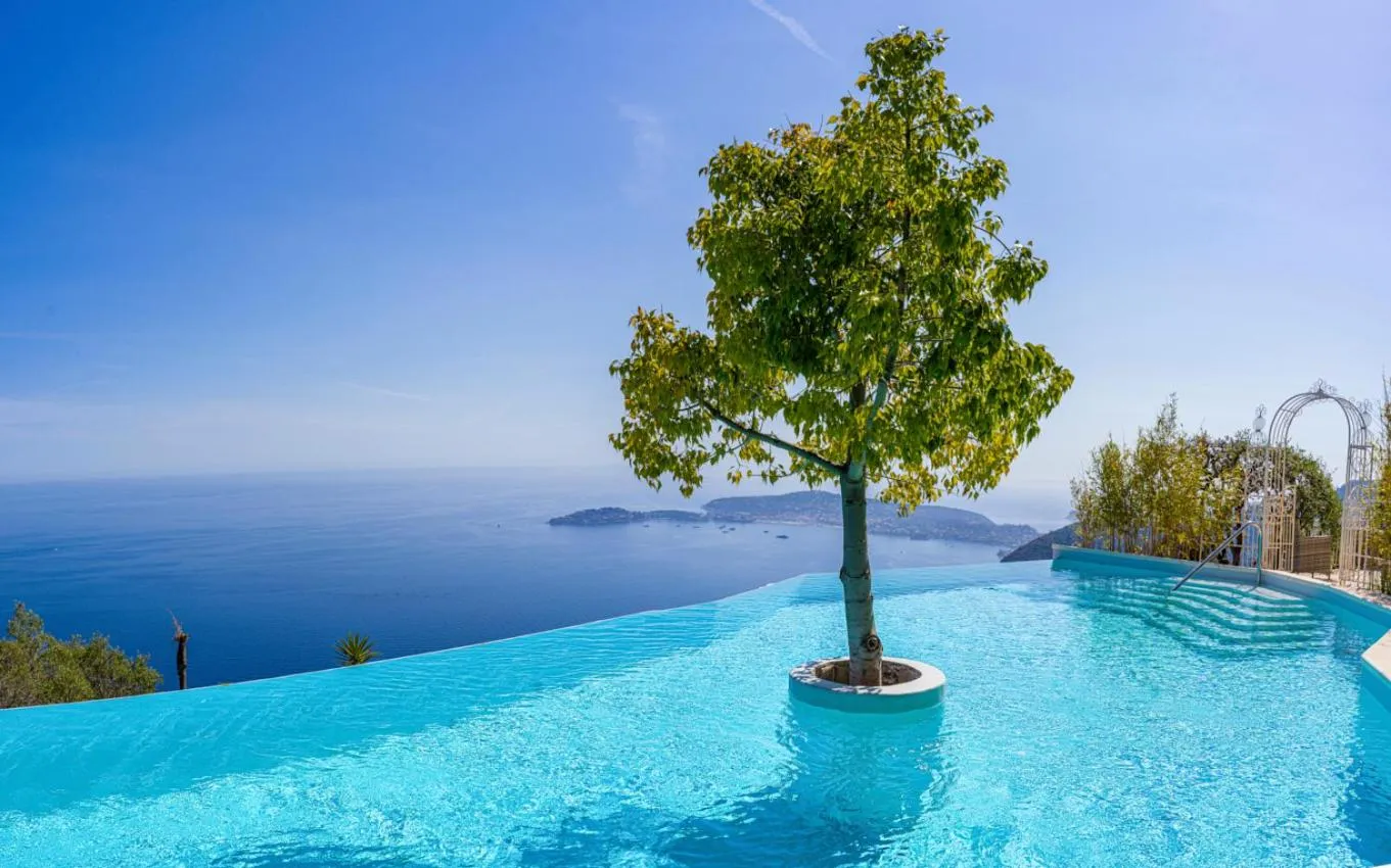 Pool view in La Chèvre d'Or