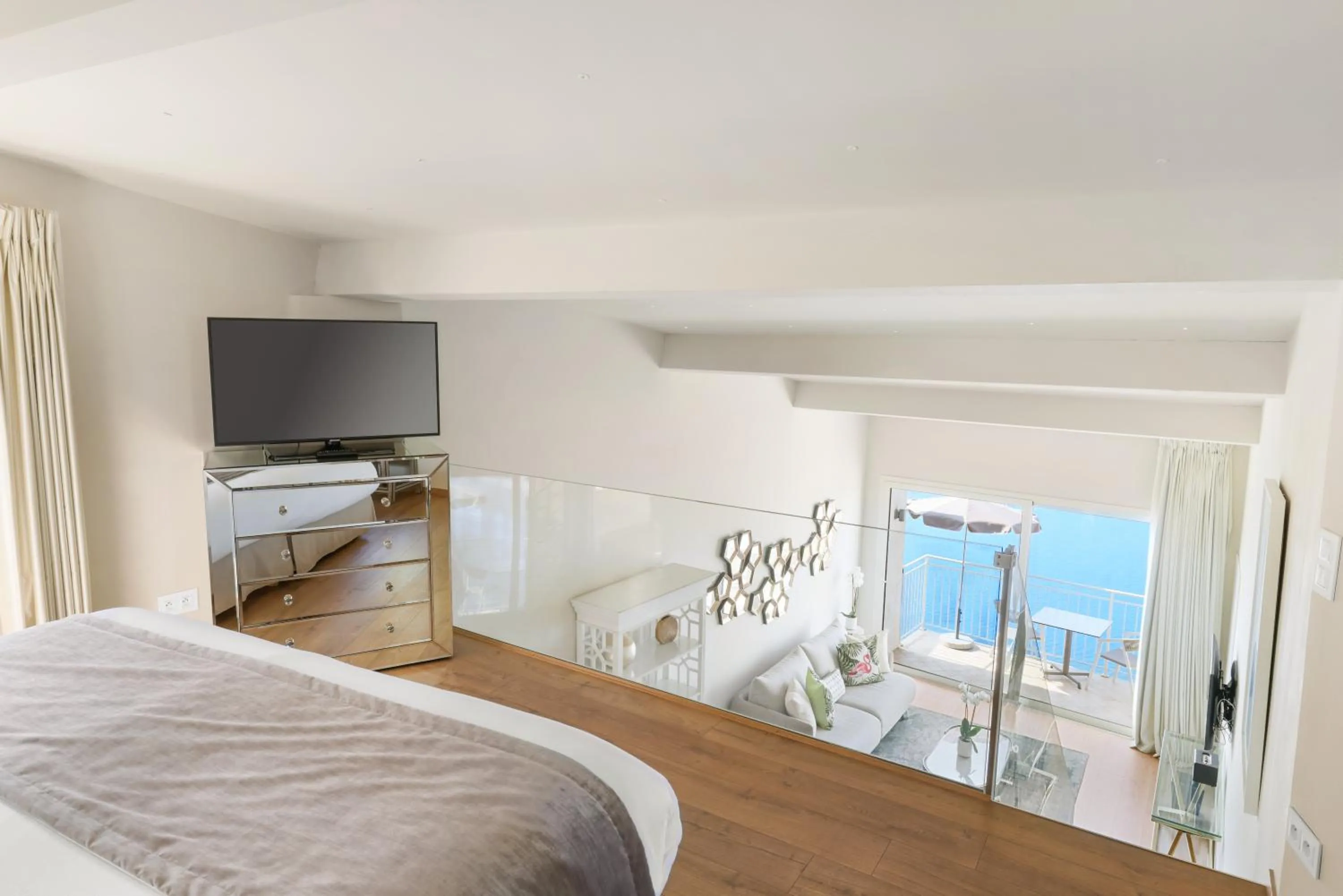 Bedroom, Bed in La Chèvre d'Or