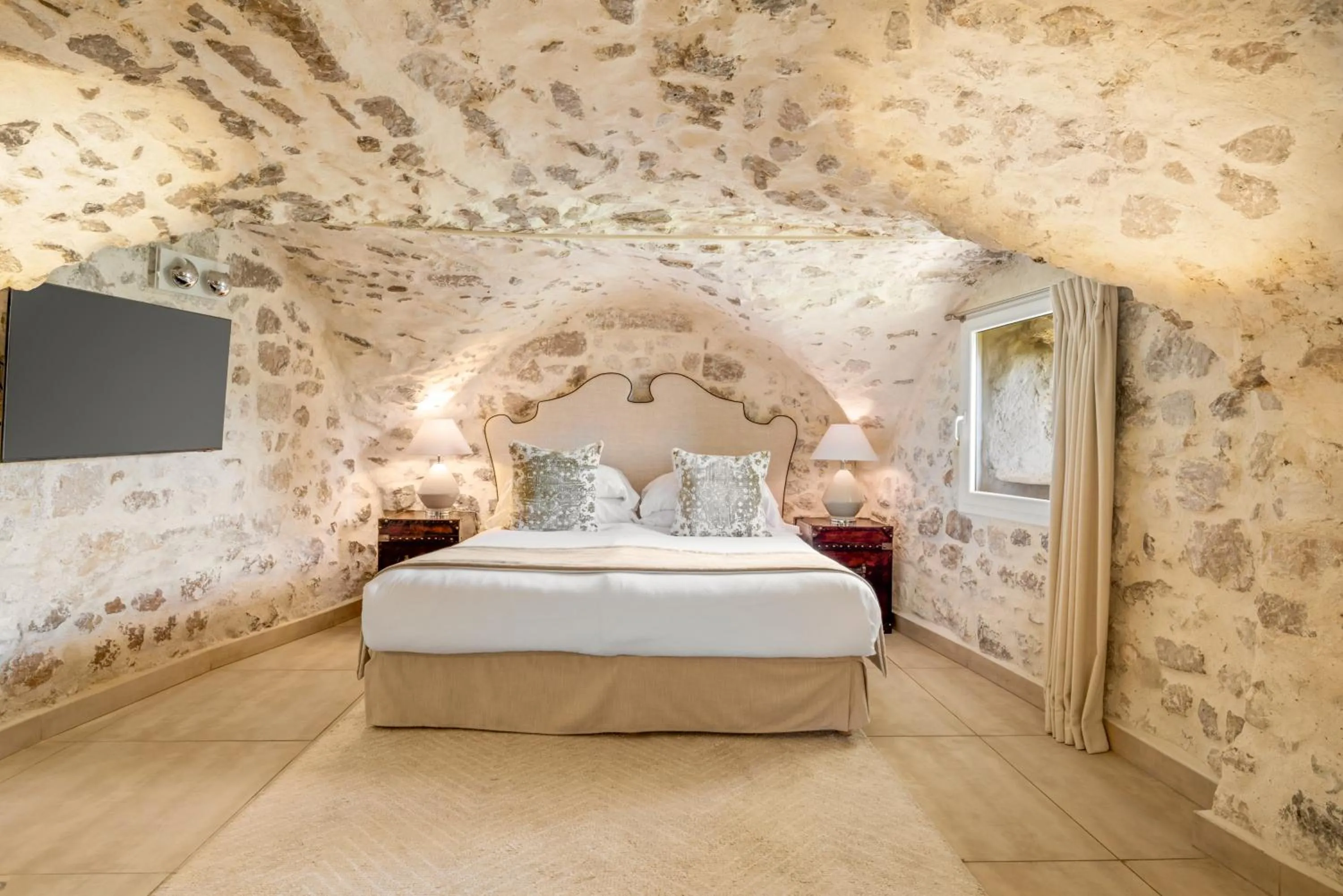 Bed in La Chèvre d'Or