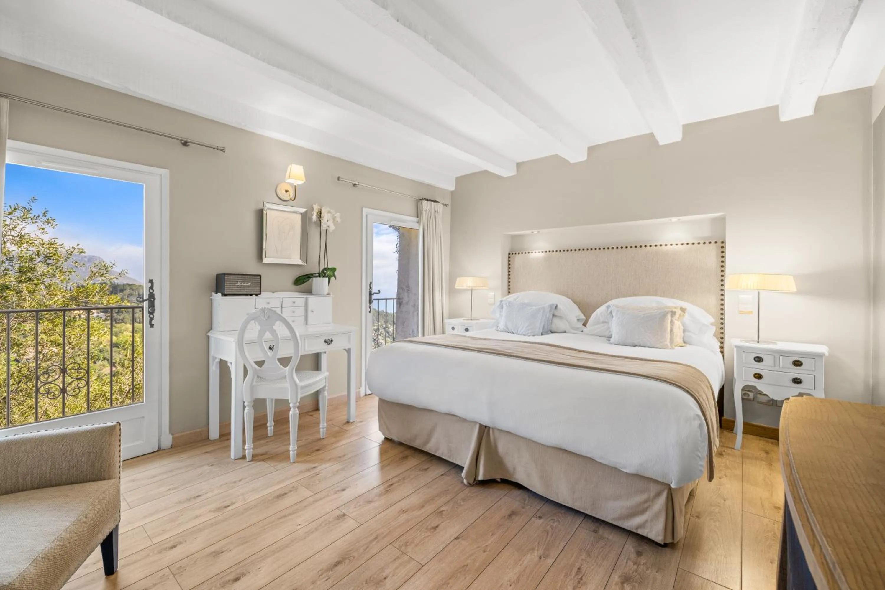 Bedroom, Bed in La Chèvre d'Or