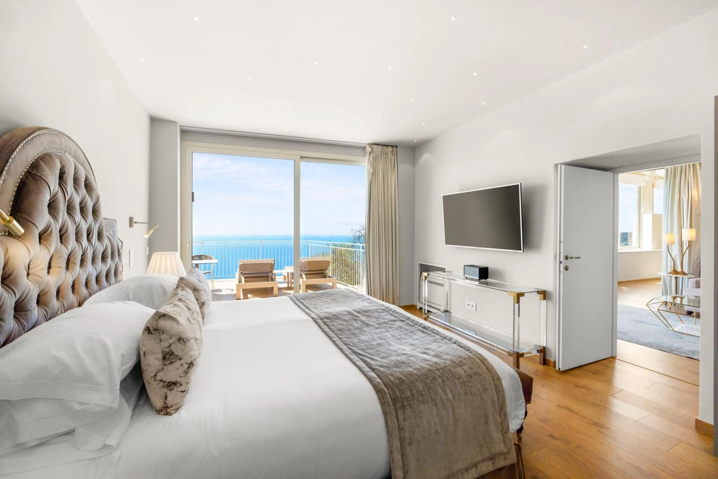 Bedroom, Bed in La Chèvre d'Or