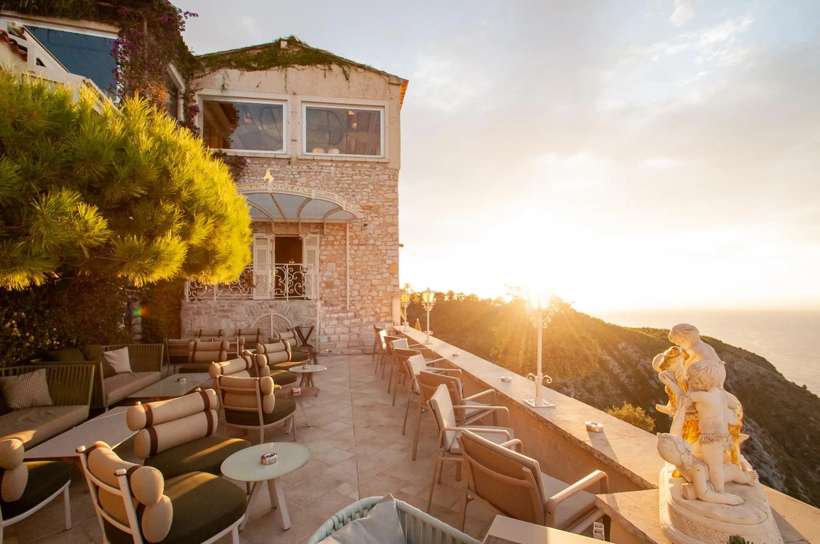 Property building in La Chèvre d'Or