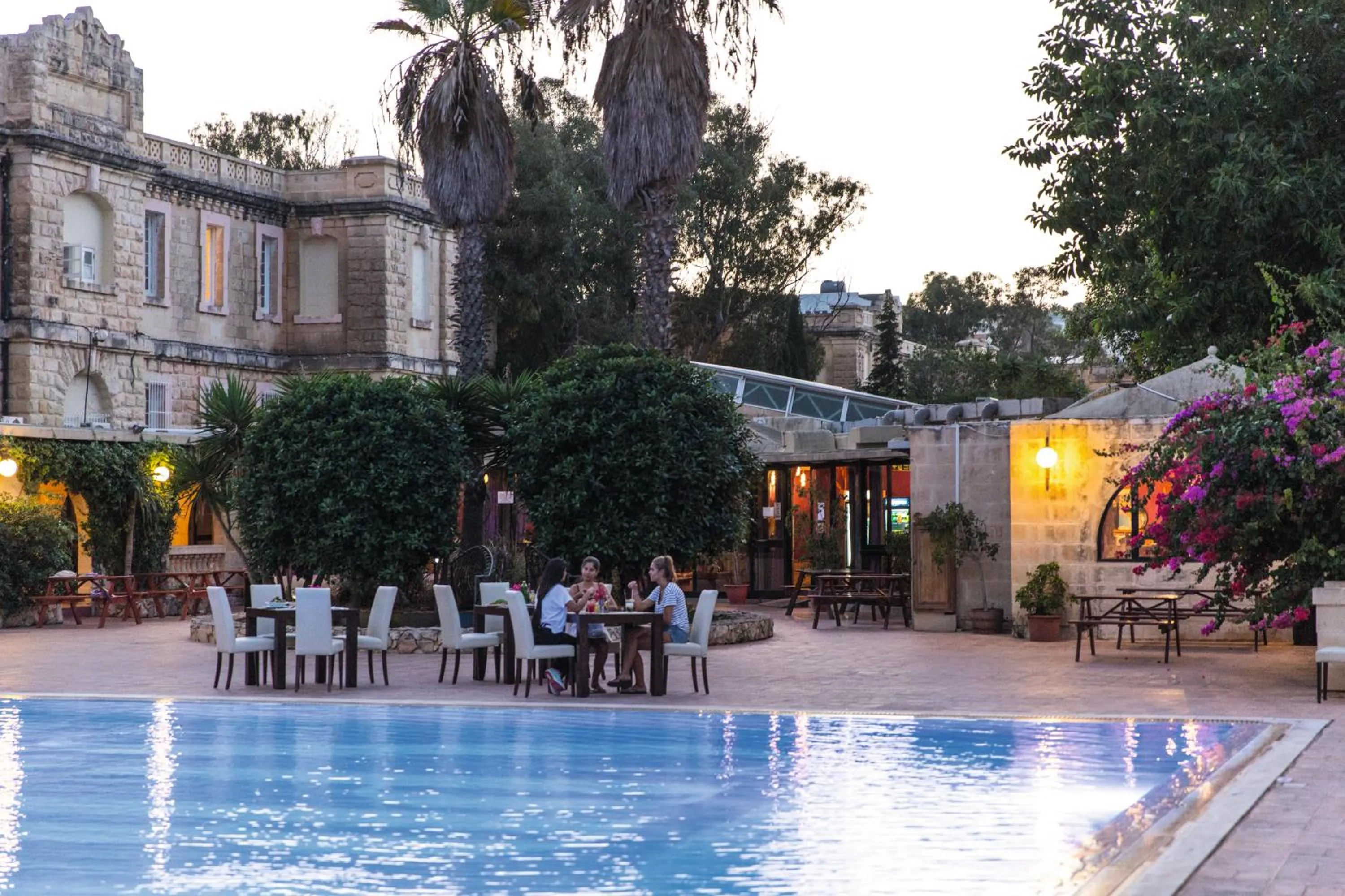 Restaurant/places to eat in SC Club Village