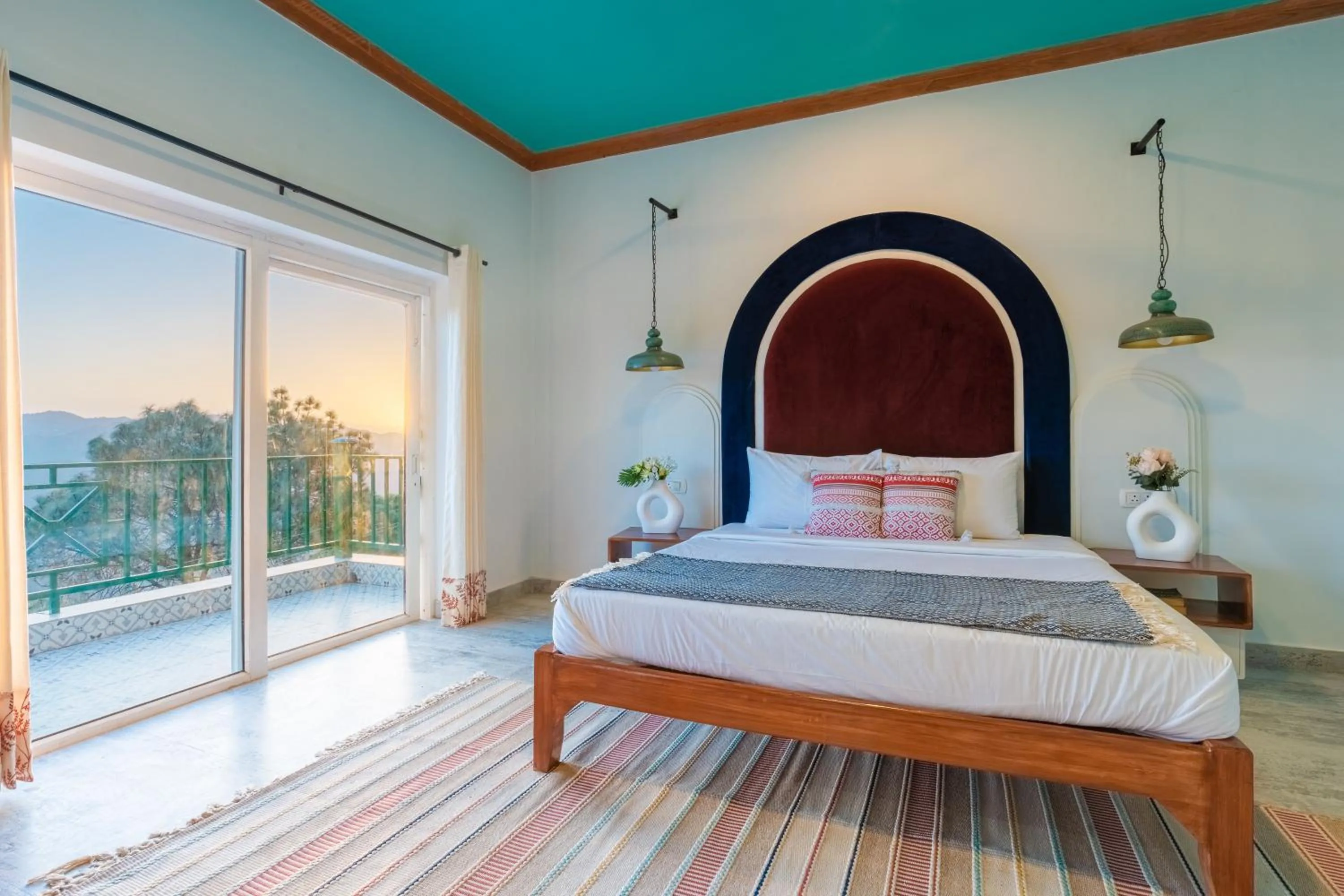 Bed in Seclude Kasauli, Himachal Pradesh