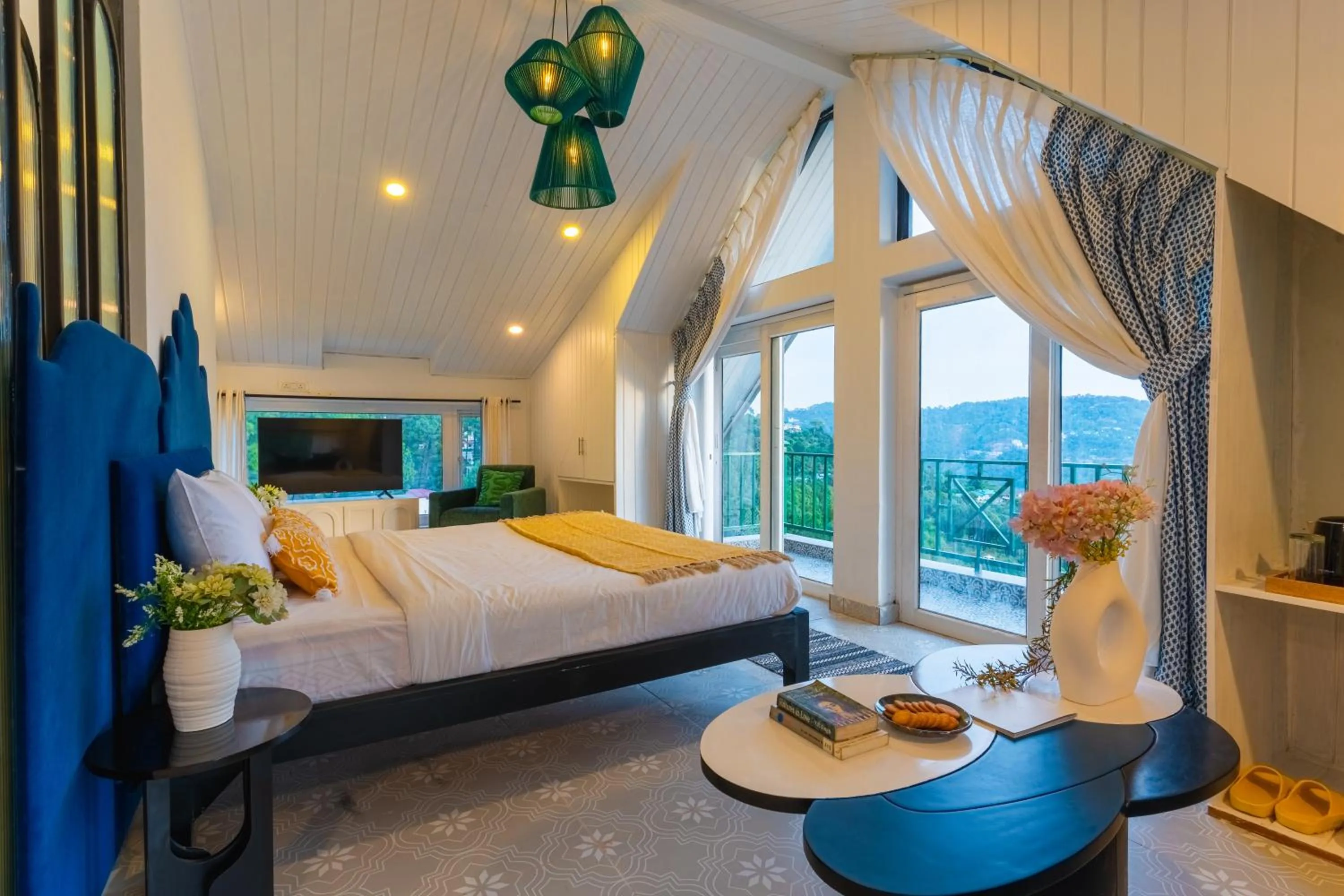 Bed in Seclude Kasauli, Himachal Pradesh