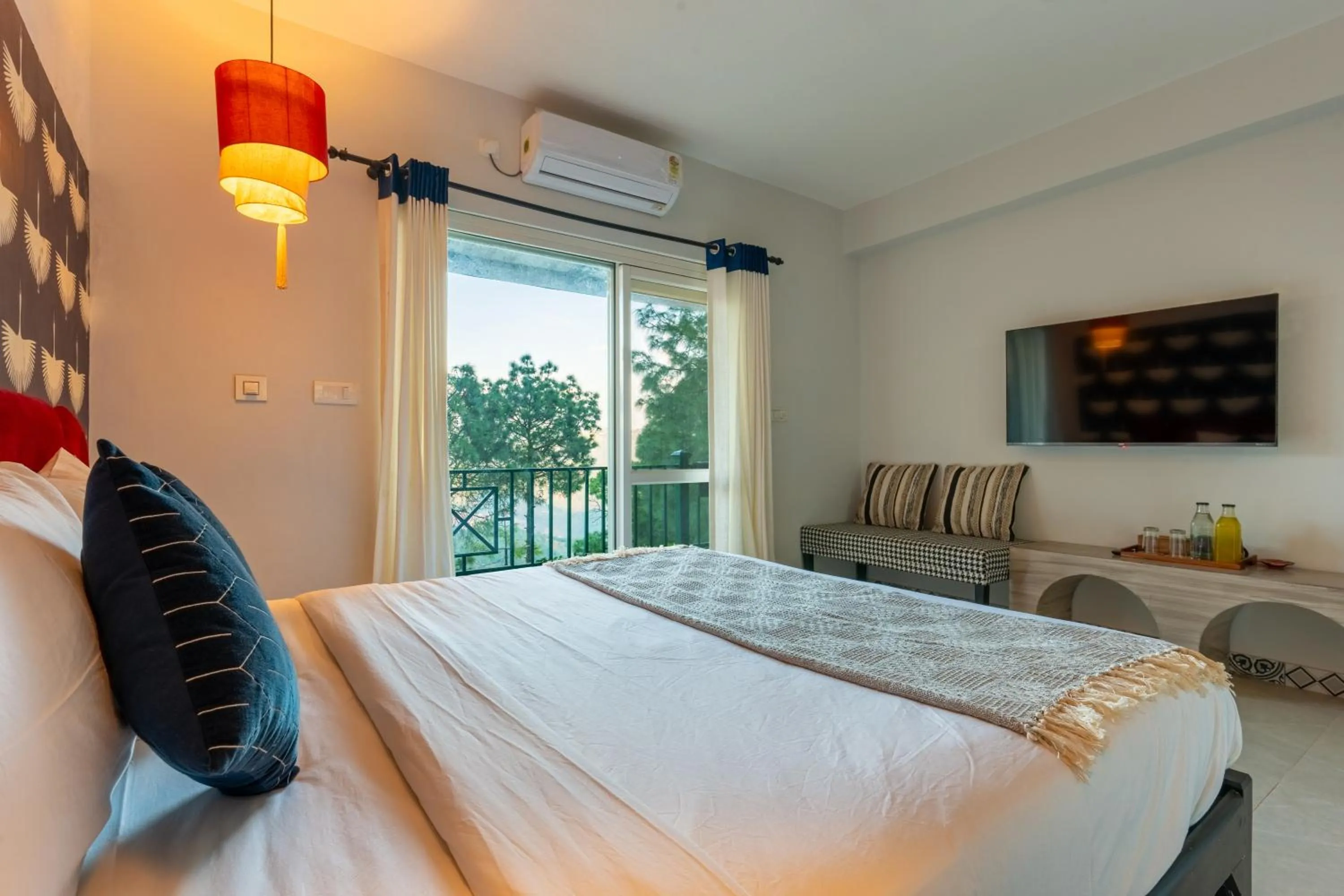 Bed in Seclude Kasauli, Himachal Pradesh