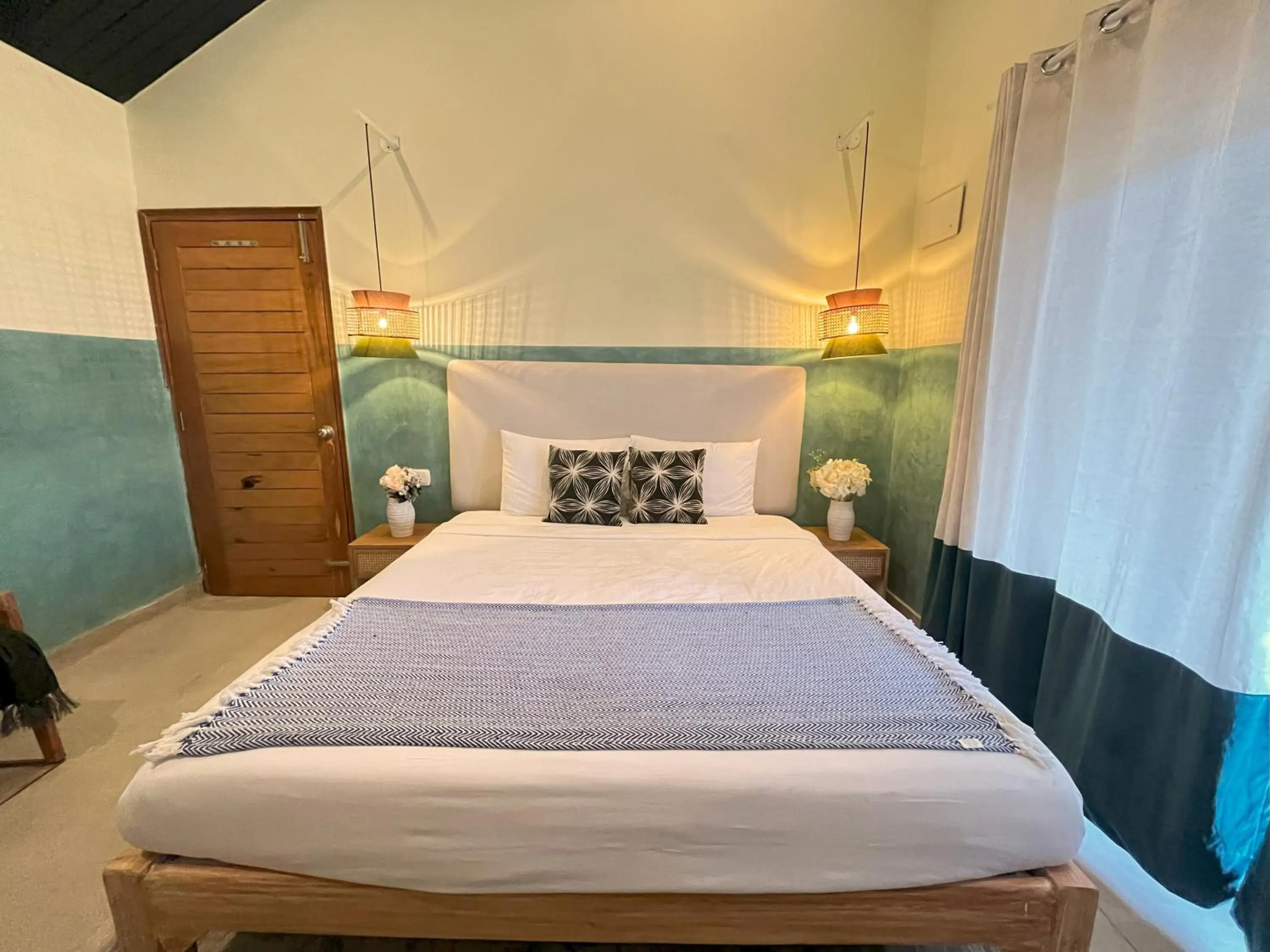 Bed in Seclude Kasauli, Himachal Pradesh