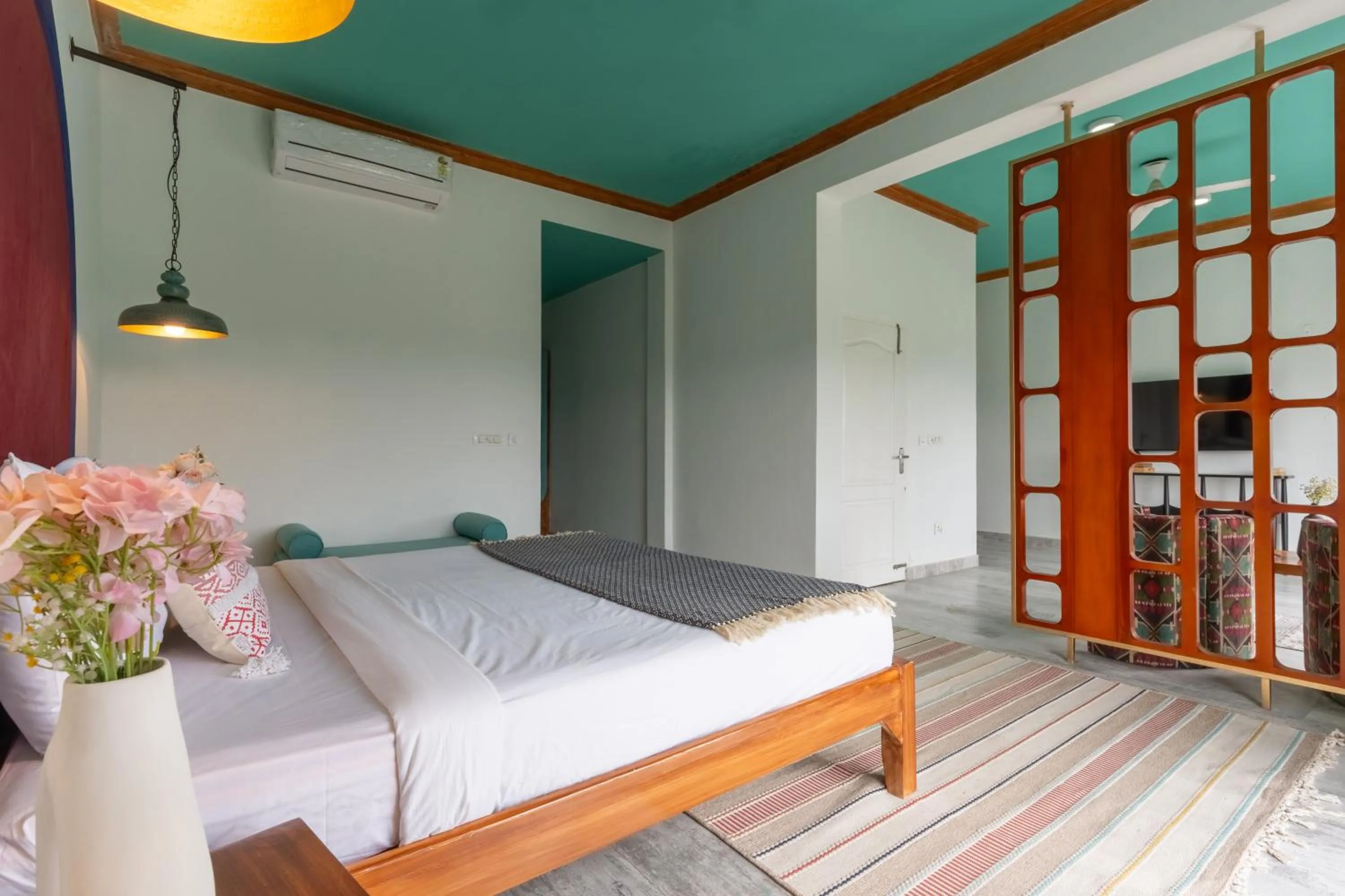 Bed in Seclude Kasauli, Himachal Pradesh