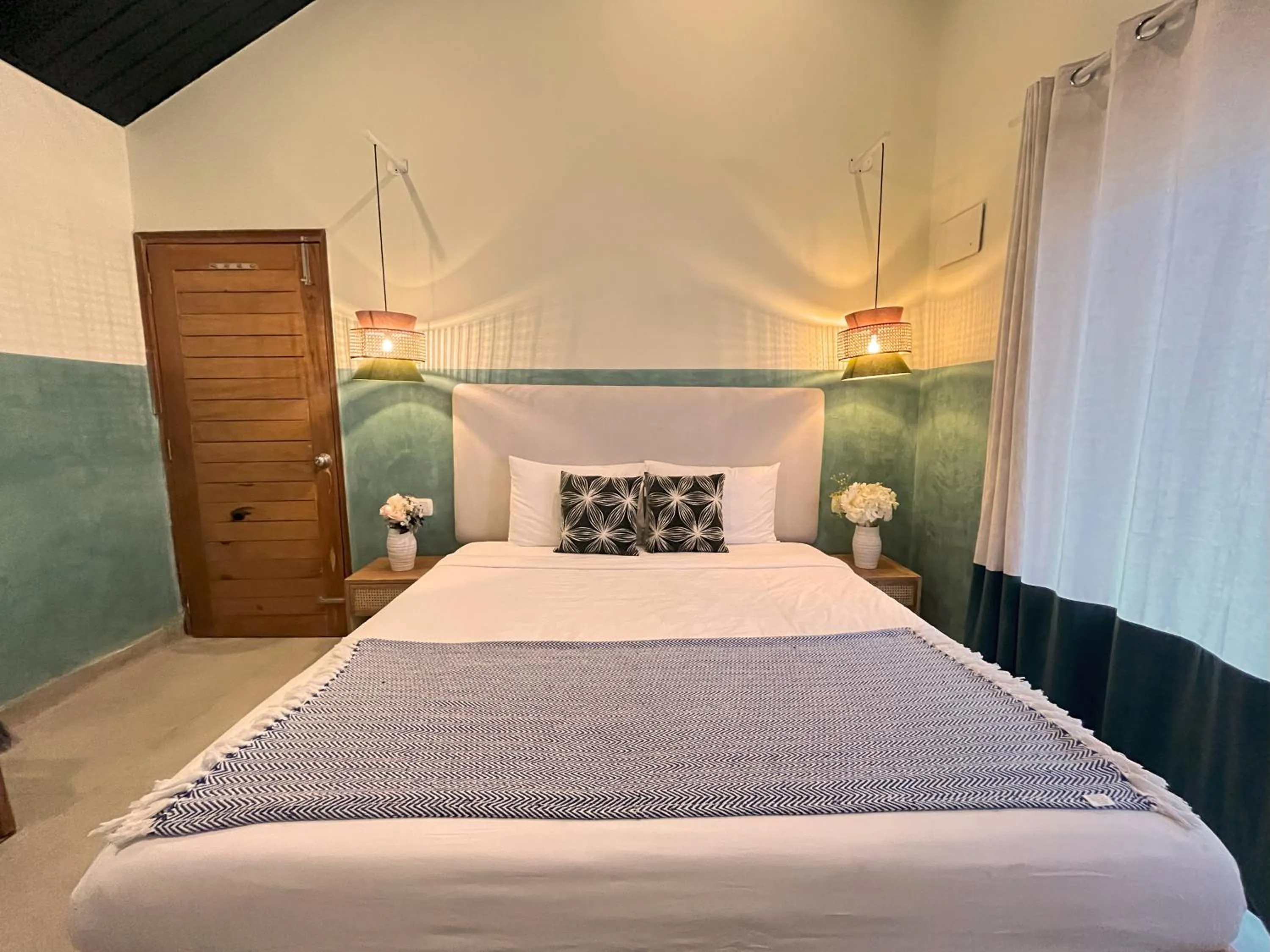 Bed in Seclude Kasauli, Himachal Pradesh