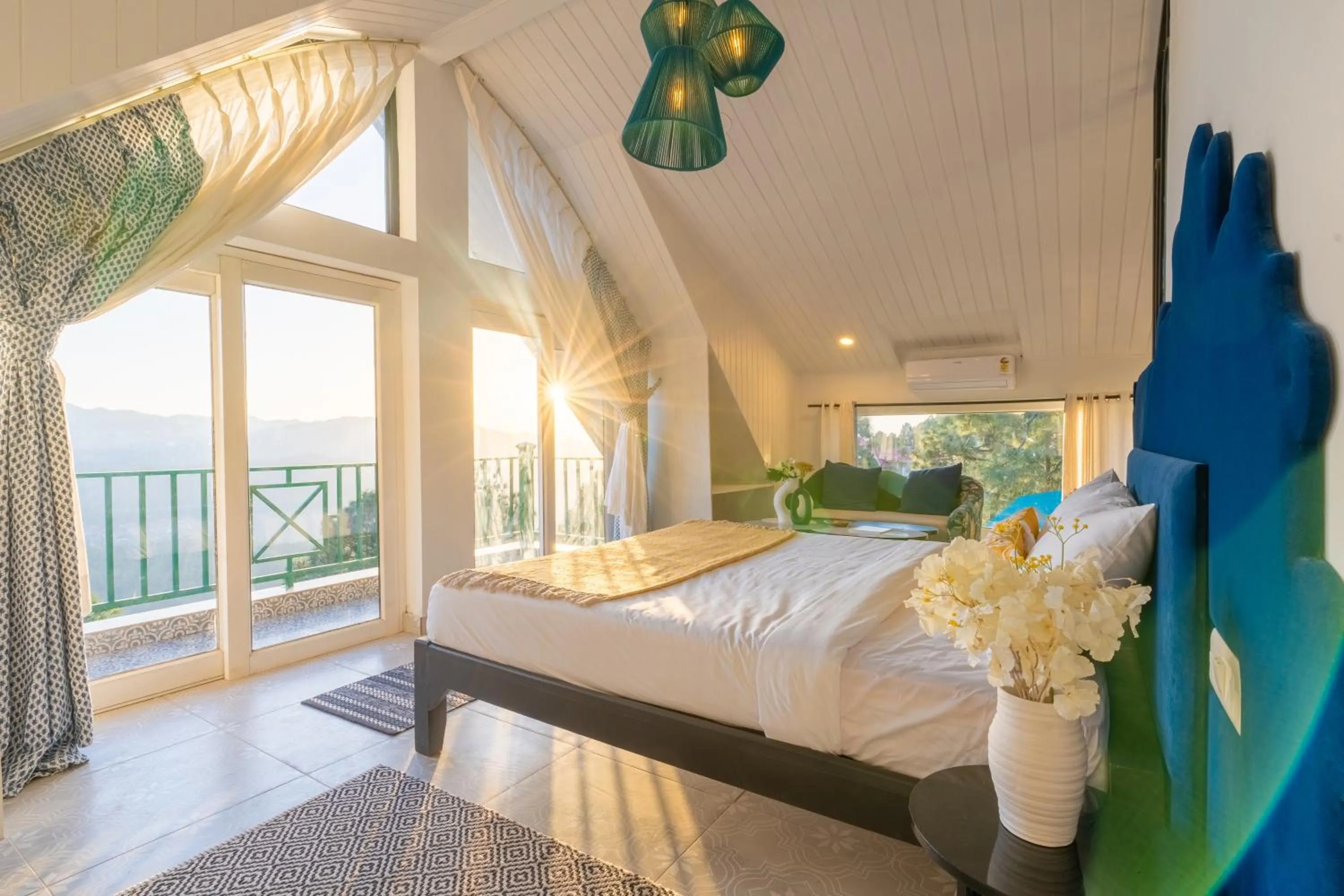 Photo of the whole room, Bed in Seclude Kasauli, Himachal Pradesh