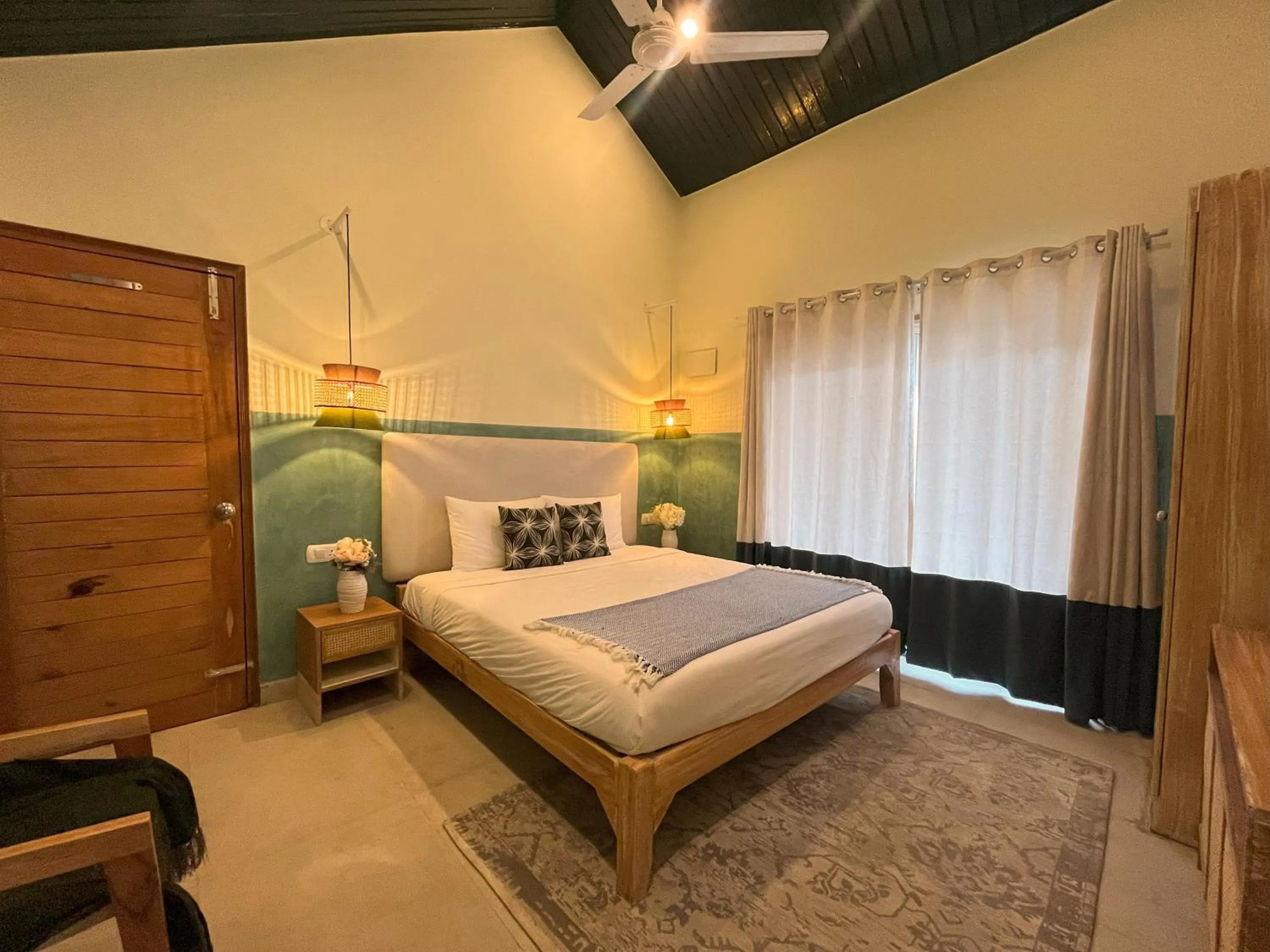 Bed in Seclude Kasauli, Himachal Pradesh