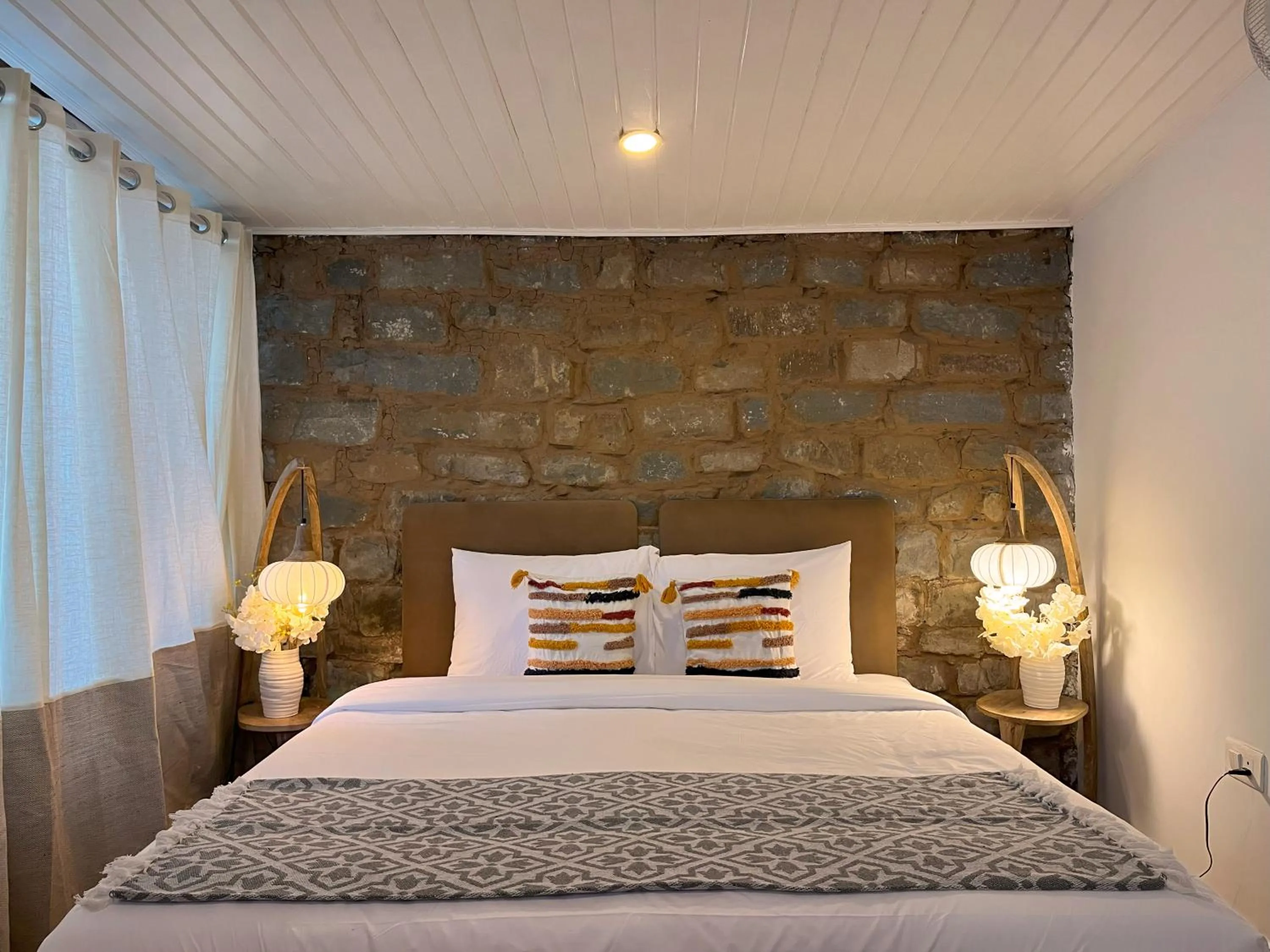 Bed in Seclude Kasauli, Himachal Pradesh