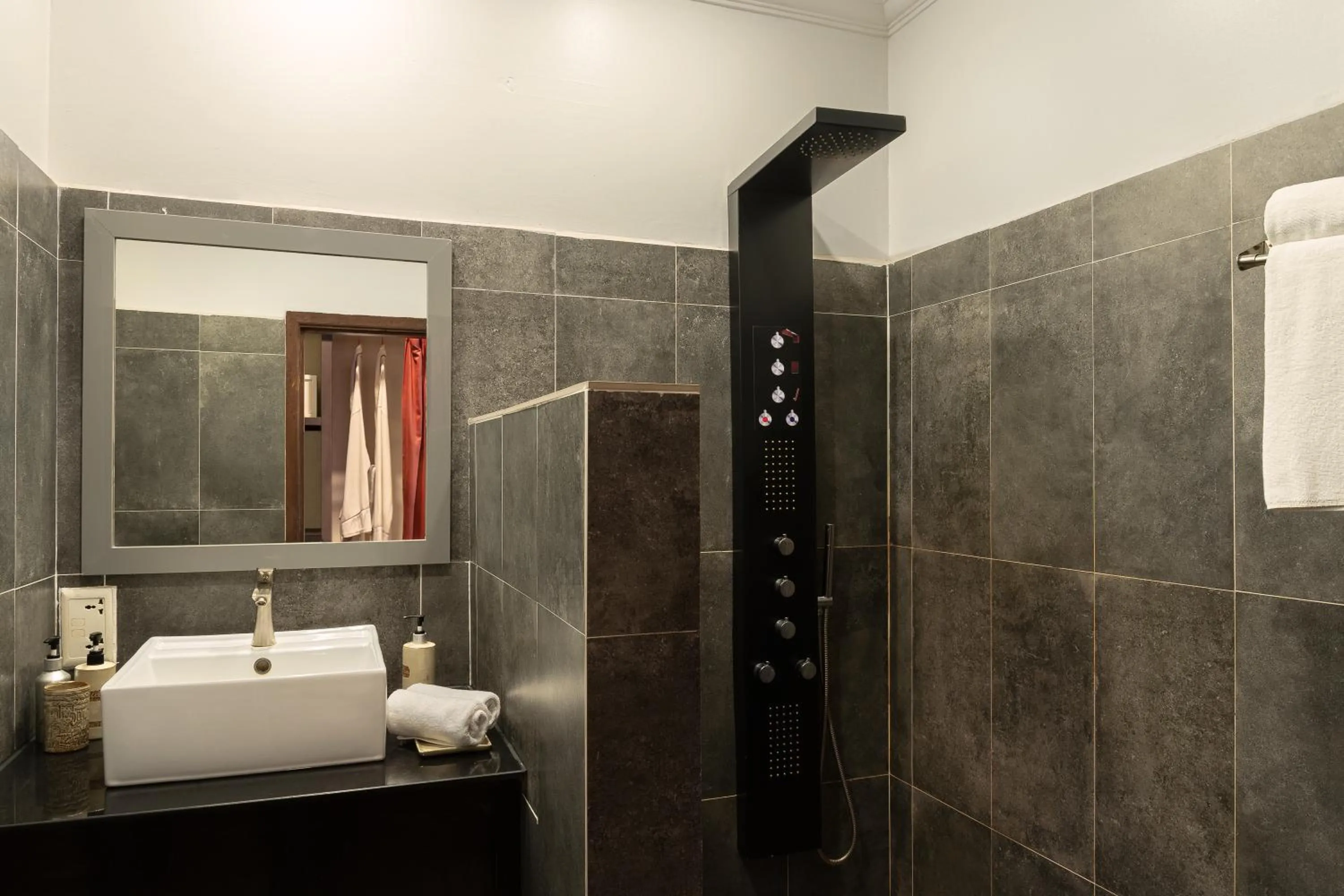 Shower in Pavillon Indochine Boutique - Hotel