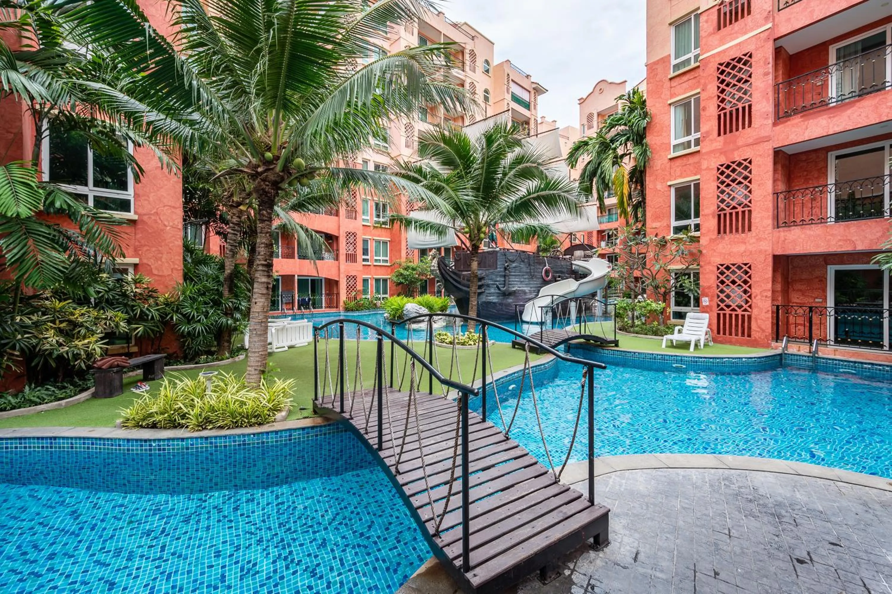 Swimming pool in Sonia residence - SHA Extra Plus