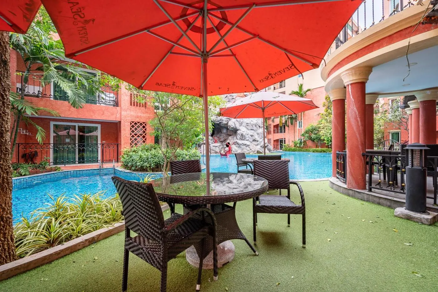 Swimming pool in Sonia residence - SHA Extra Plus