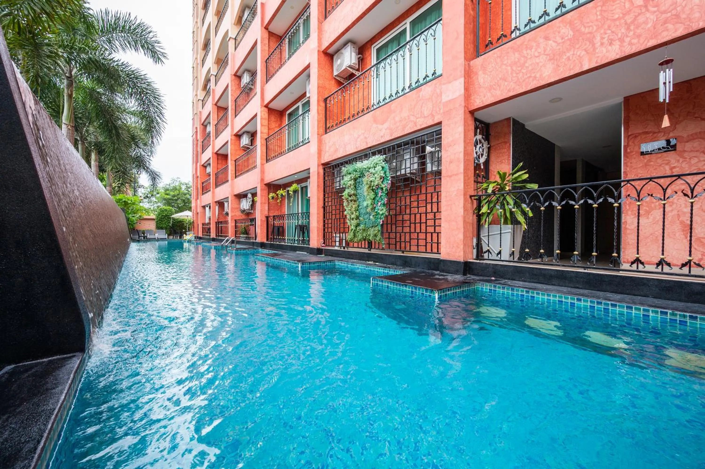 Swimming pool in Sonia residence - SHA Extra Plus