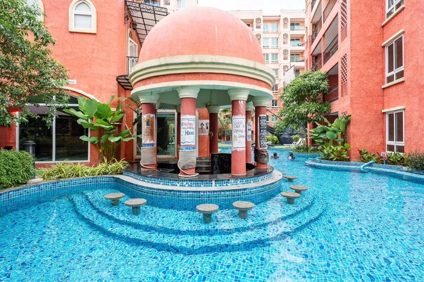 Swimming pool in Sonia residence - SHA Extra Plus