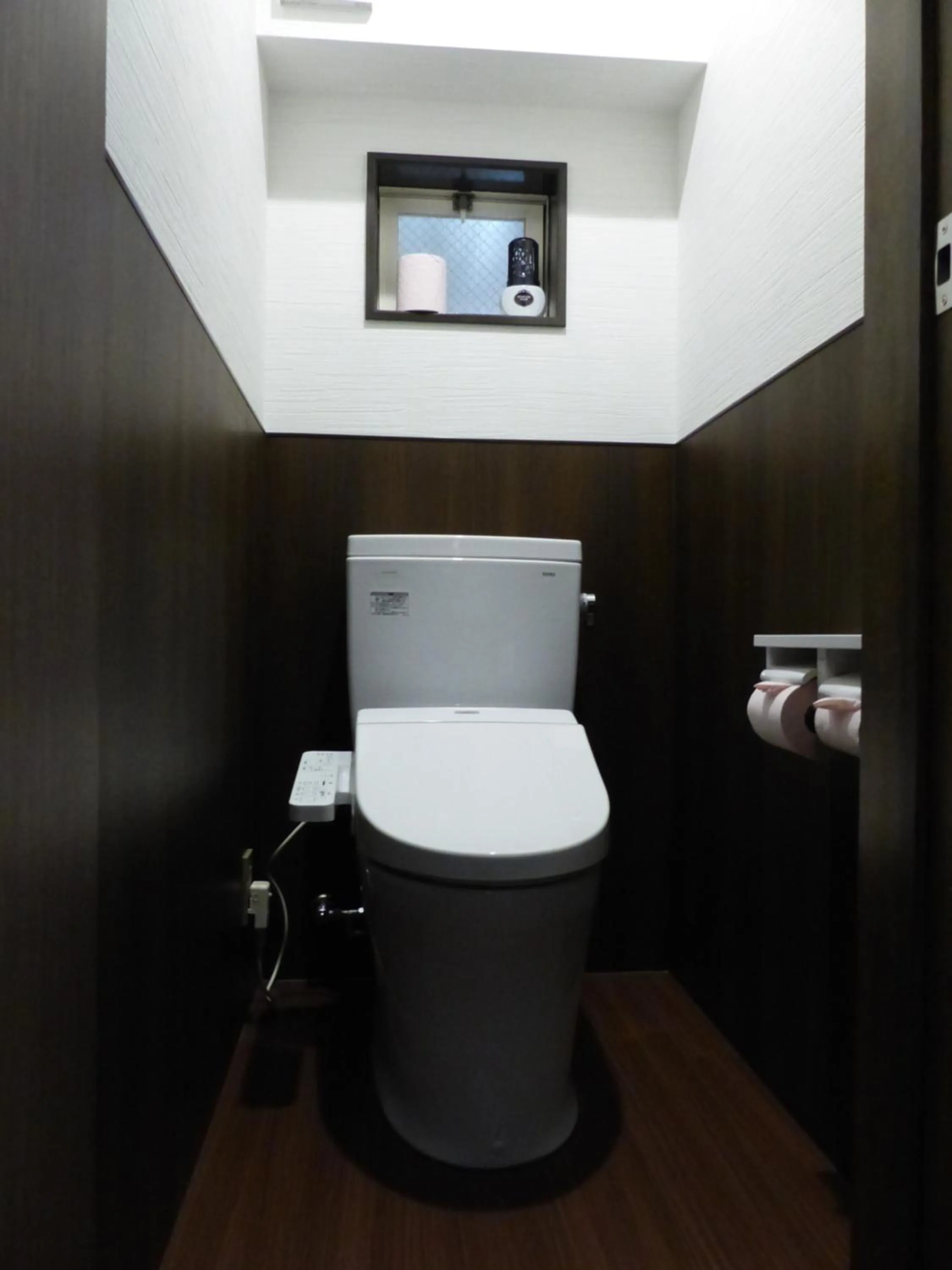 Toilet in Minshuku Kuwataniya