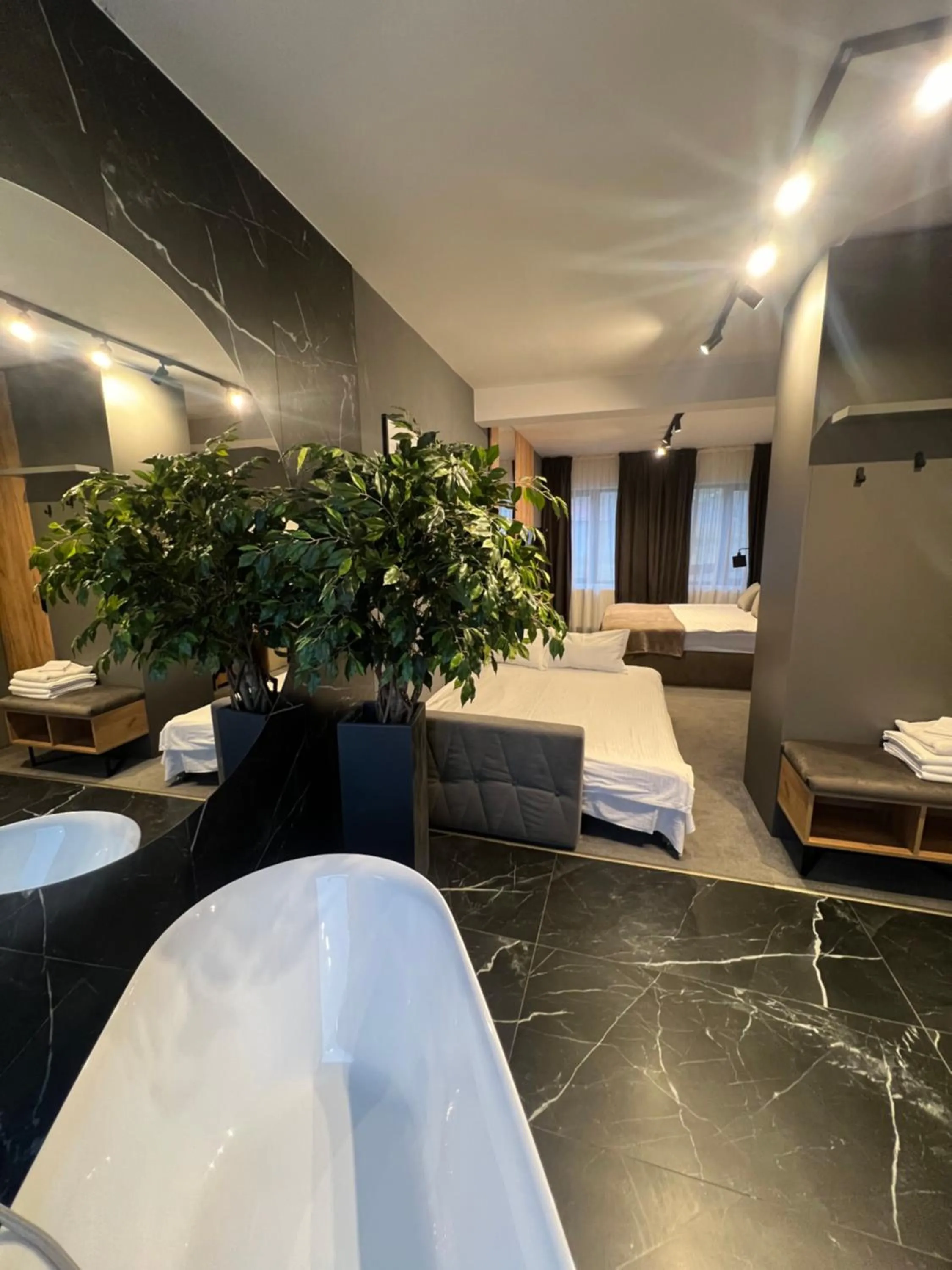 Bathroom, Bed in Hotel Muntele Mic