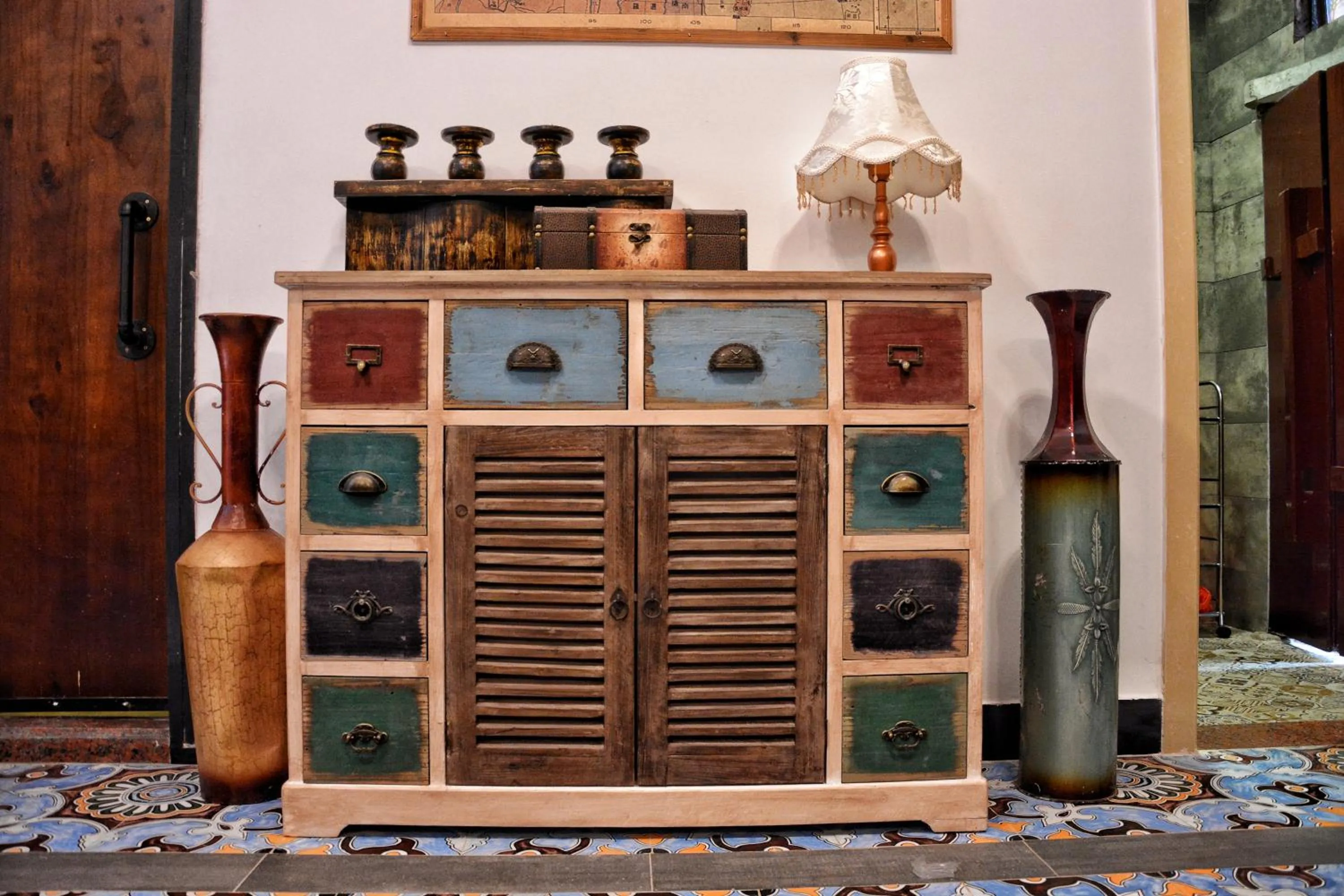 Decorative detail in Mumian inn