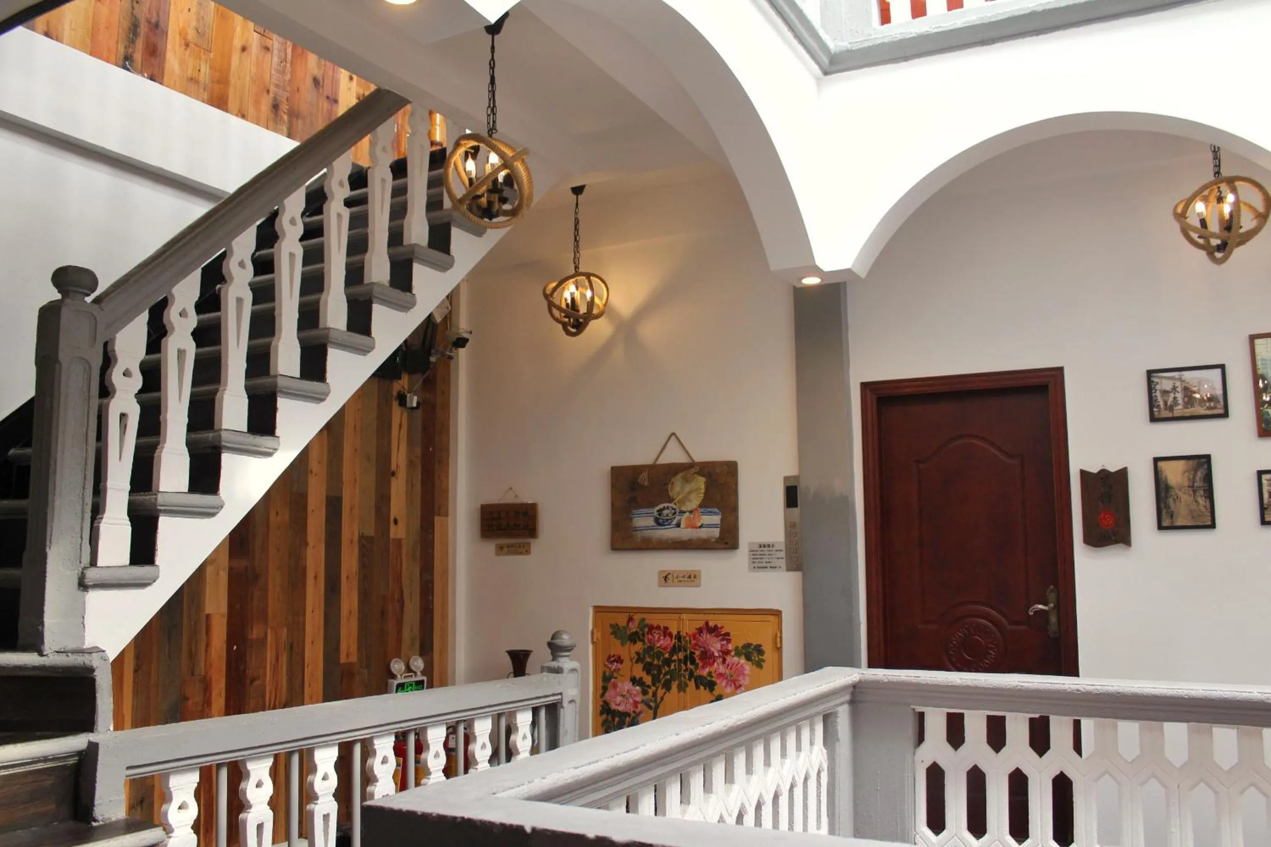 Decorative detail in Mumian inn