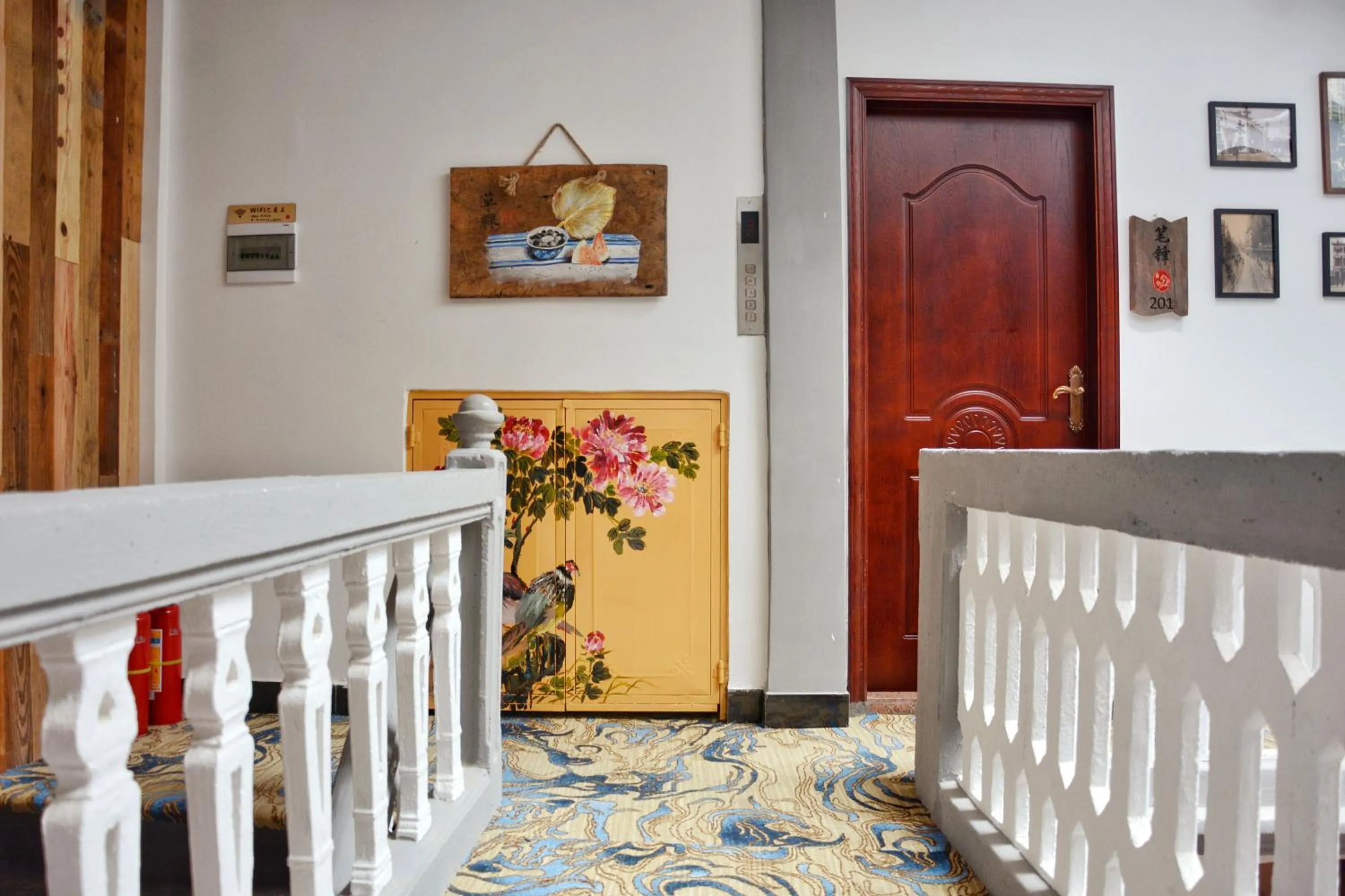 Decorative detail in Mumian inn