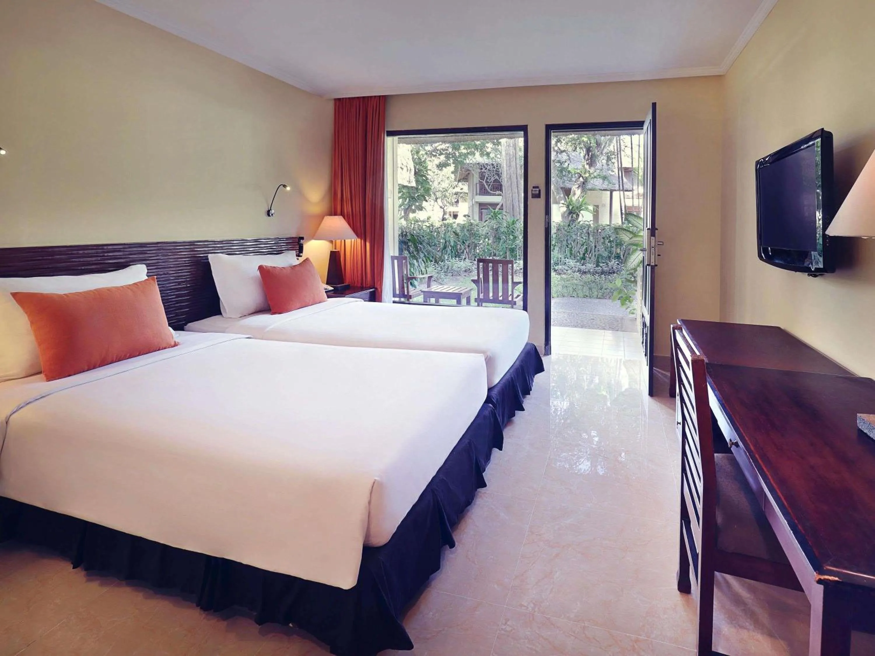 Bedroom, Bed in Mercure Resort Sanur