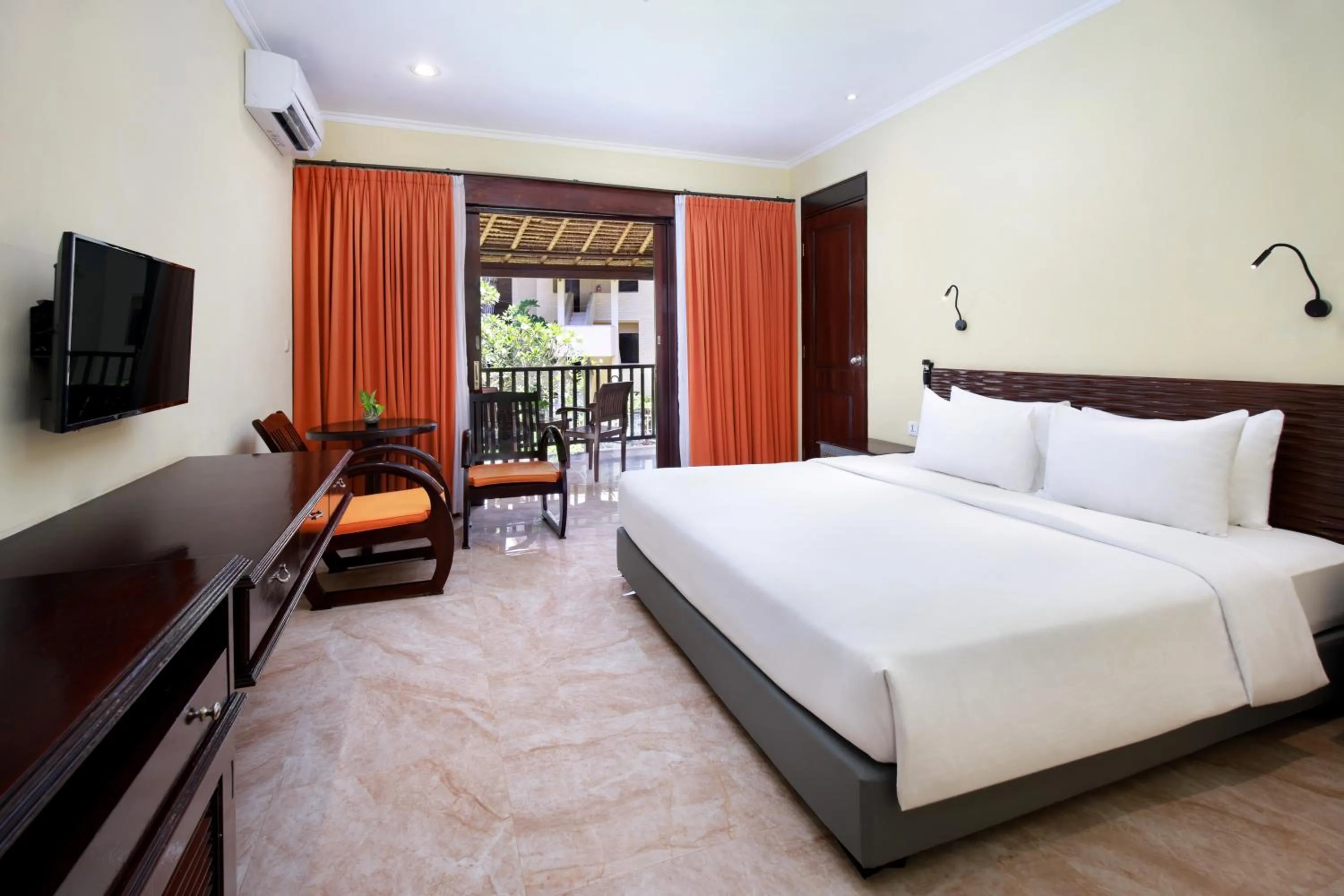 Bedroom, Bed in Mercure Resort Sanur