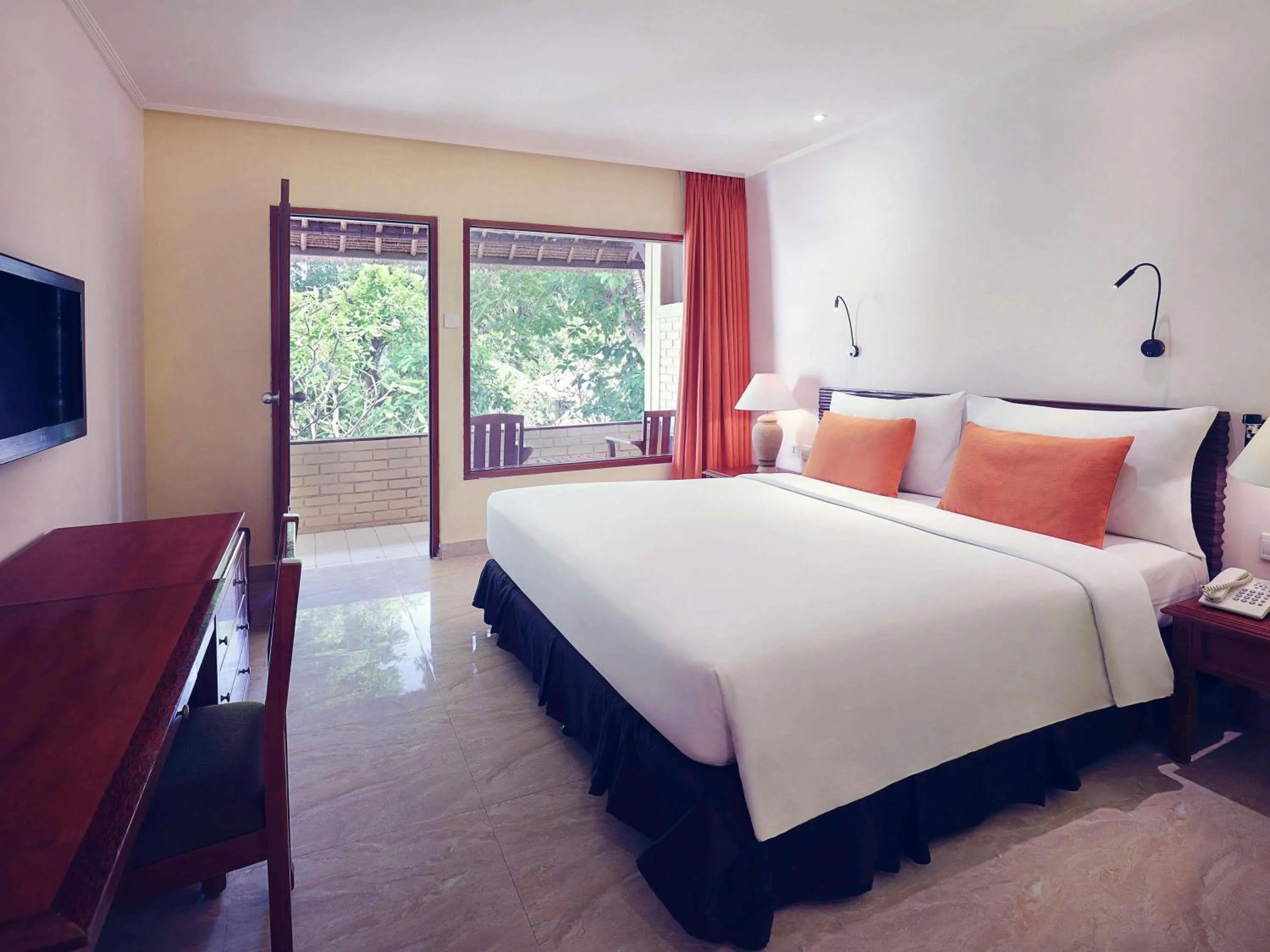 Bedroom, Bed in Mercure Resort Sanur