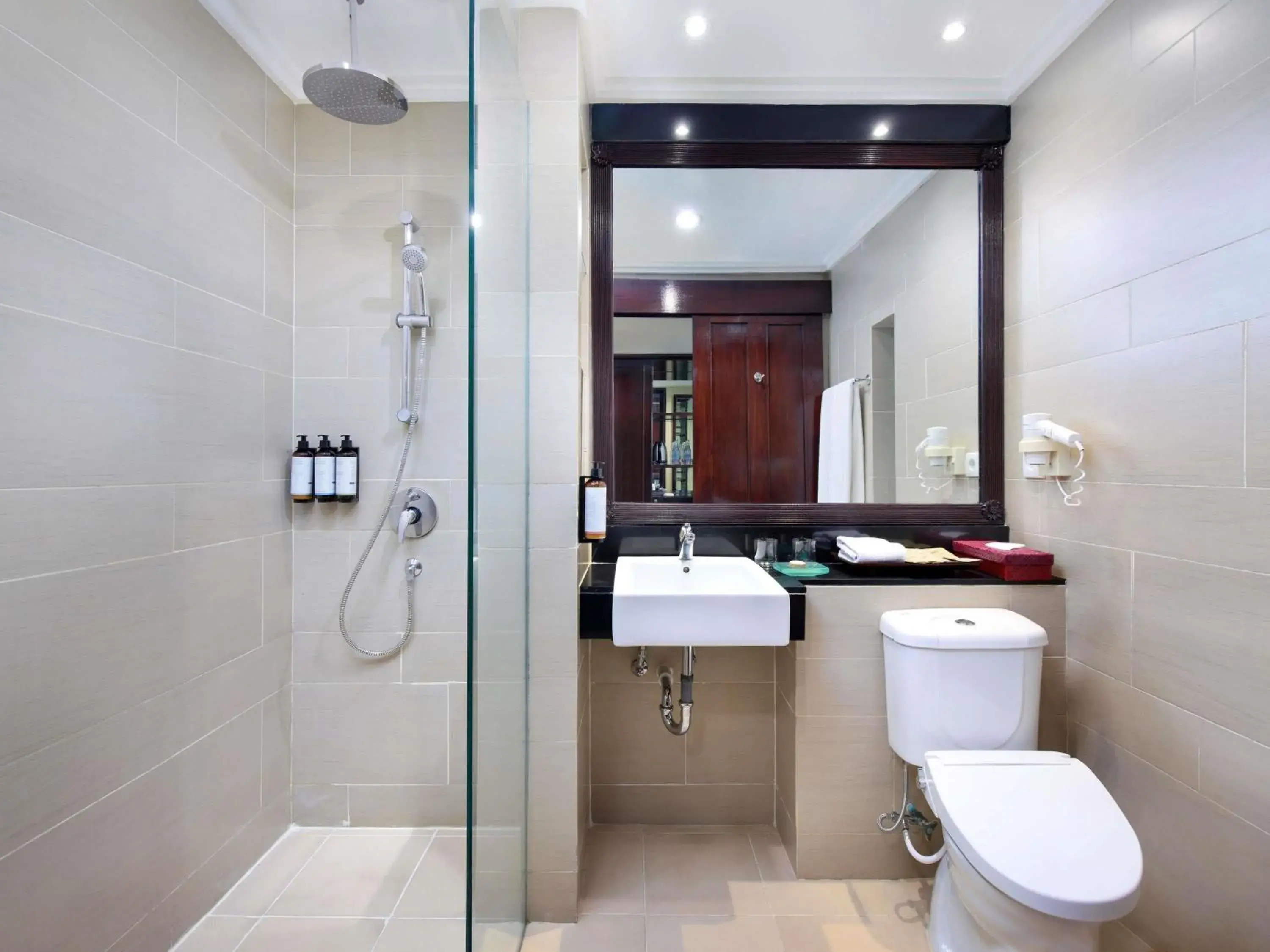 Superior King Room in Mercure Resort Sanur Superior King Room in Mercure Resort Sanur