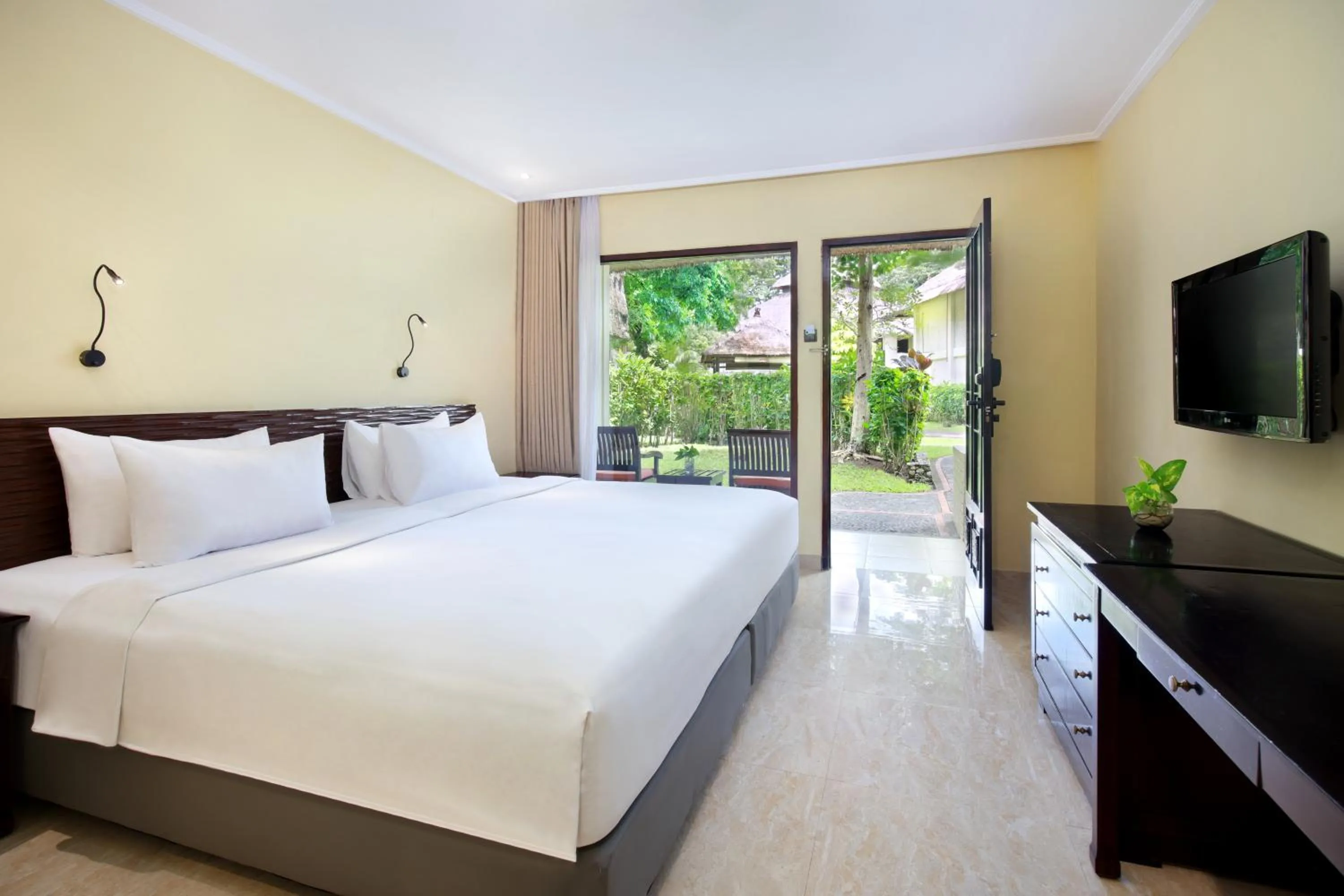 Bed in Mercure Resort Sanur