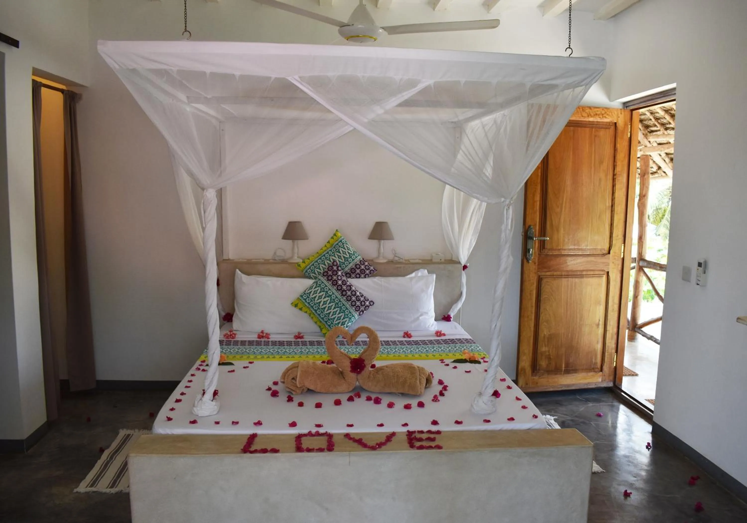 Photo of the whole room, Bed in Villa Huruma