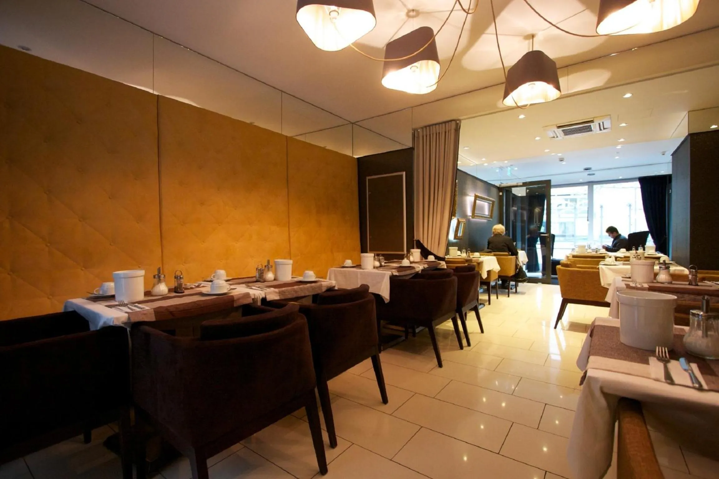 Restaurant/places to eat in Europa Style