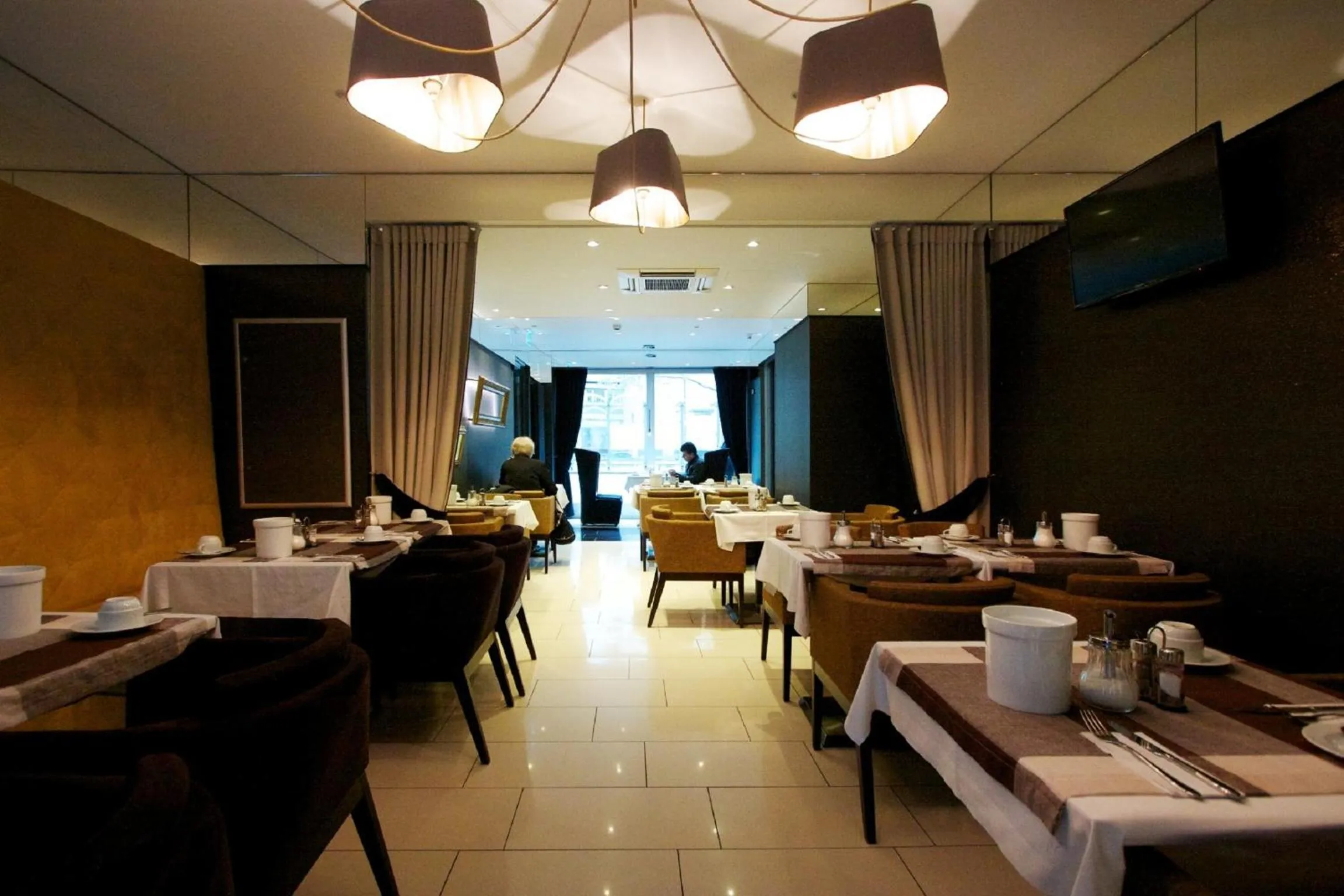 Restaurant/places to eat in Europa Style