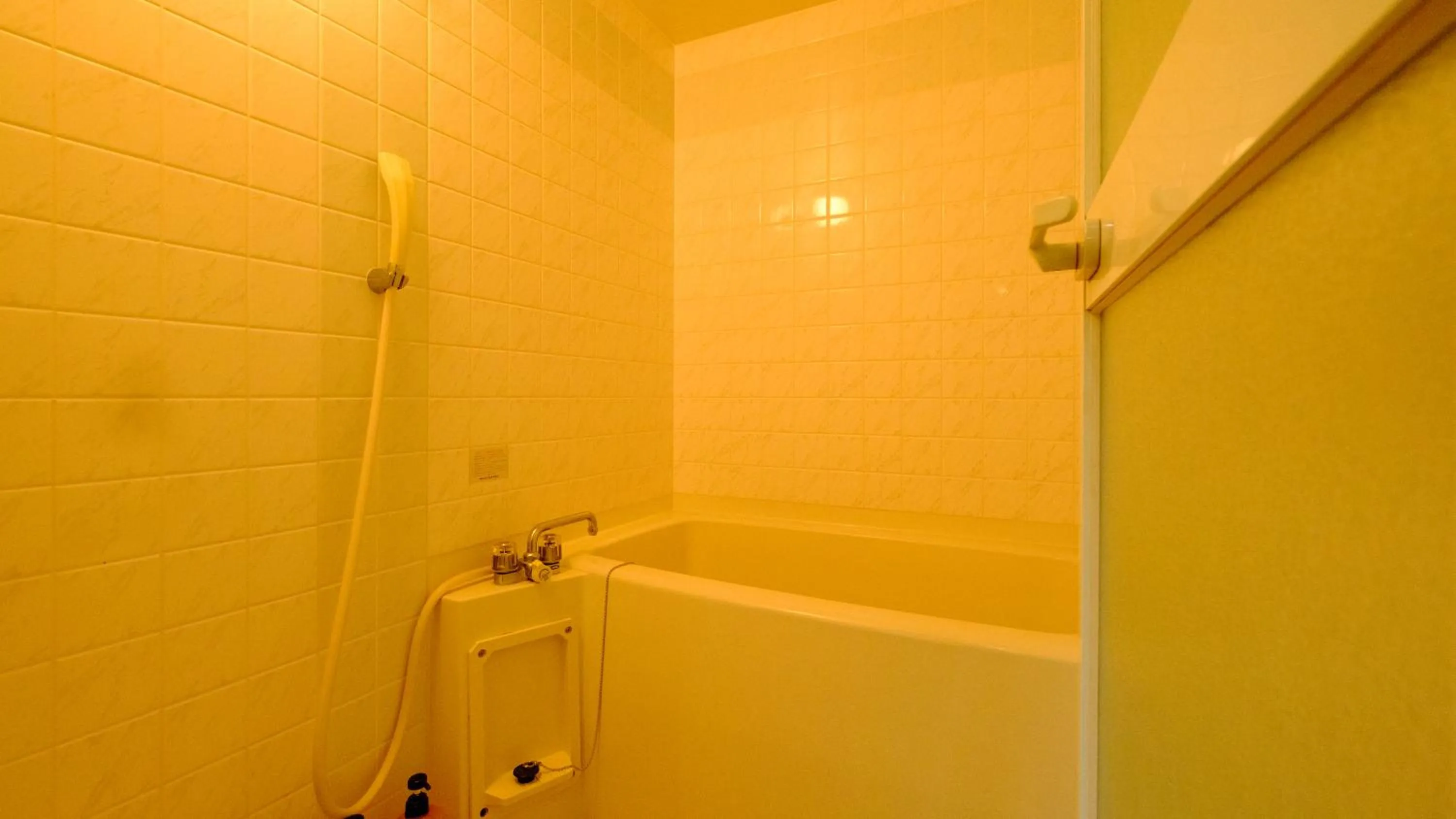 Shower in Fuyo Bekkan