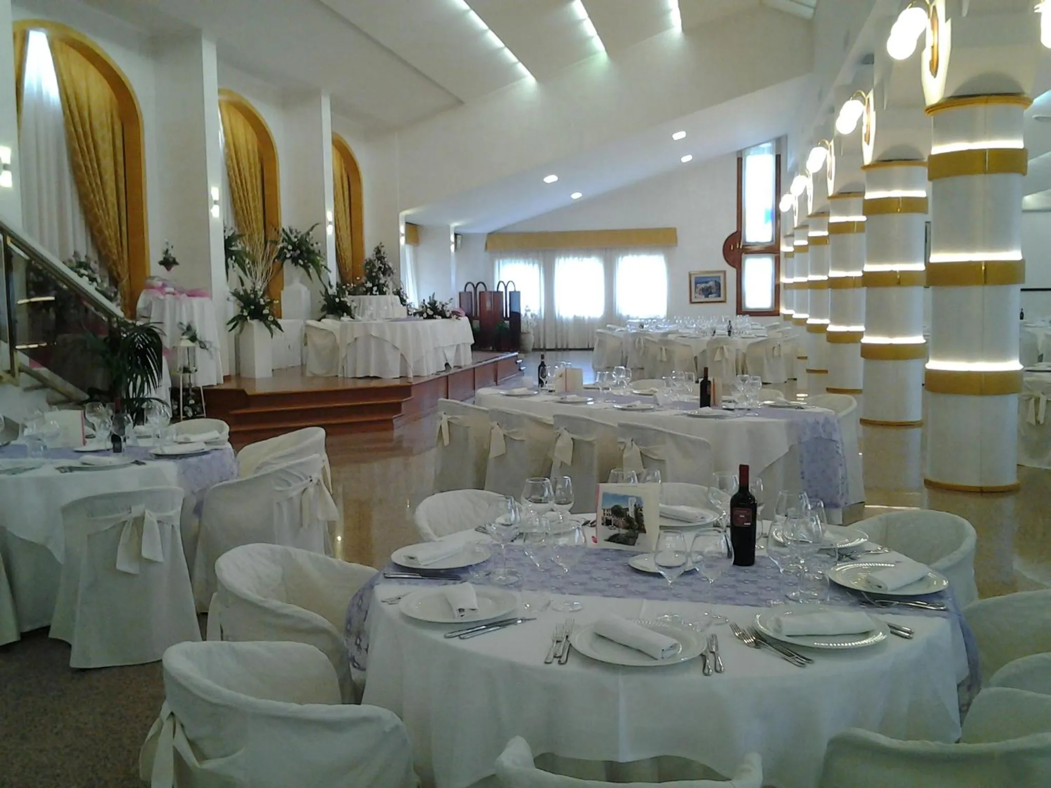 Restaurant/places to eat in Hotel Kiris