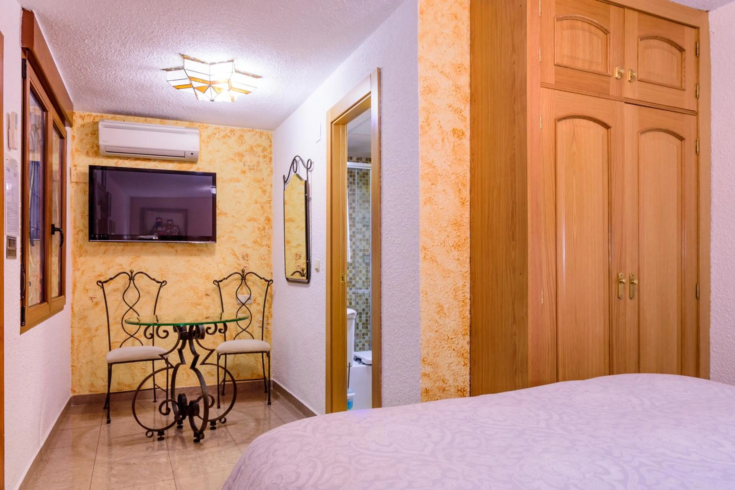 Decorative detail, Bed in Casa de Reyes