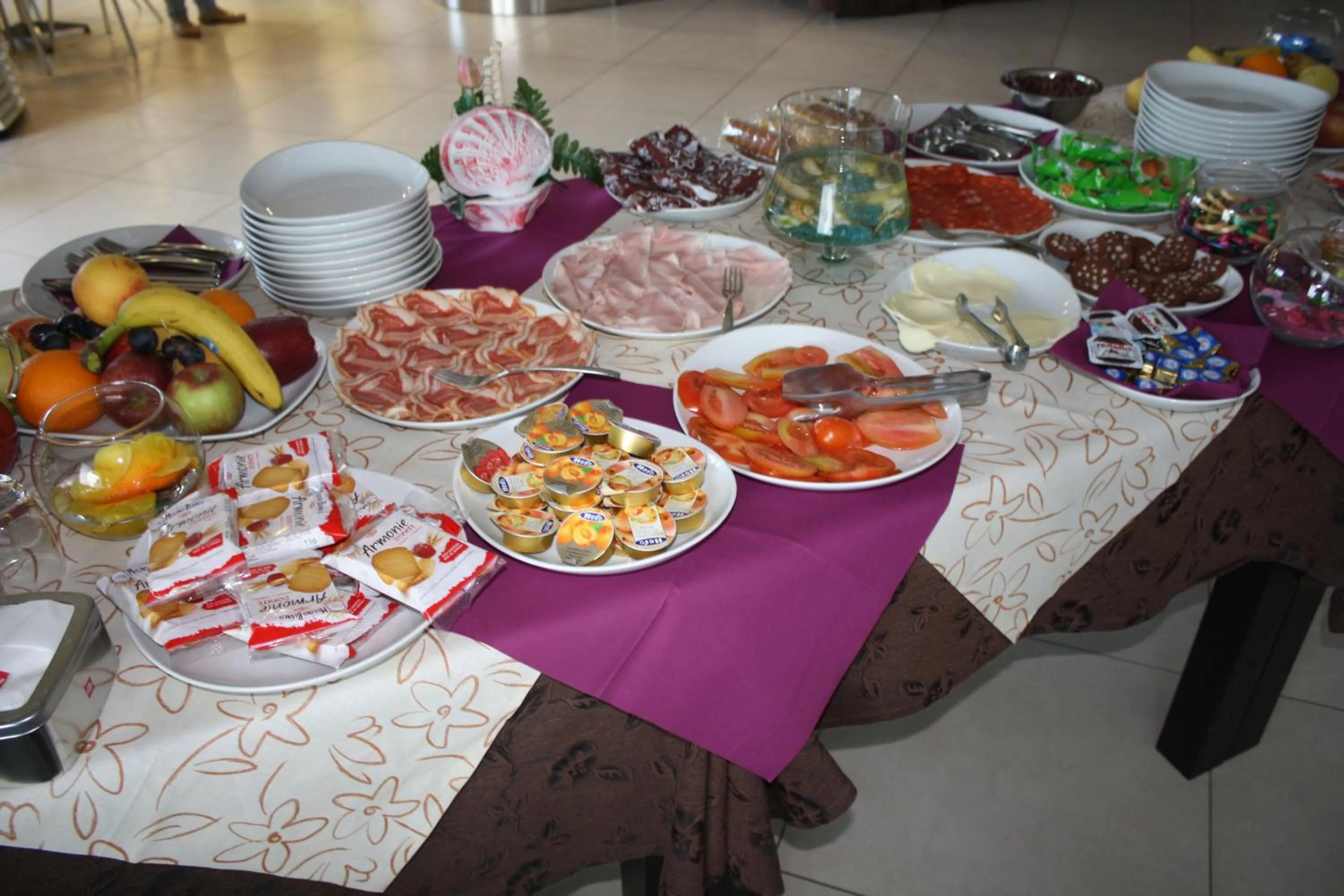 Buffet breakfast in Hotel Cliché