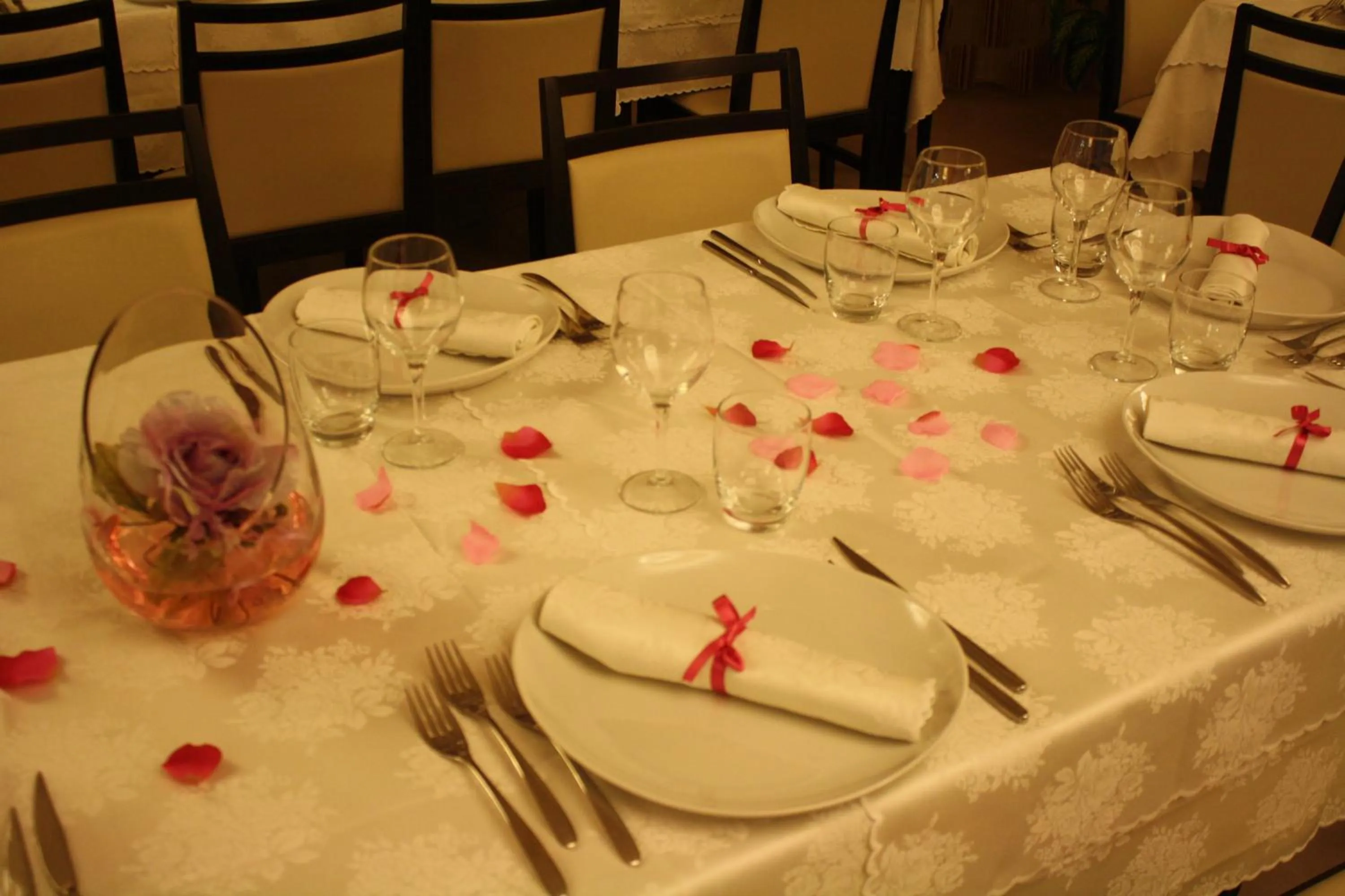 Restaurant/places to eat in Hotel Cliché