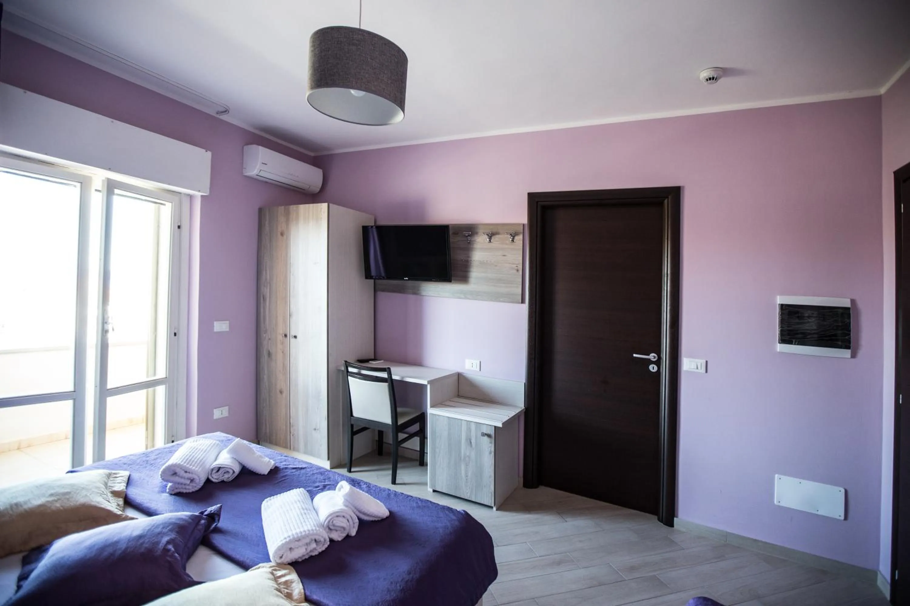 Photo of the whole room, Bed in Hotel Cliché