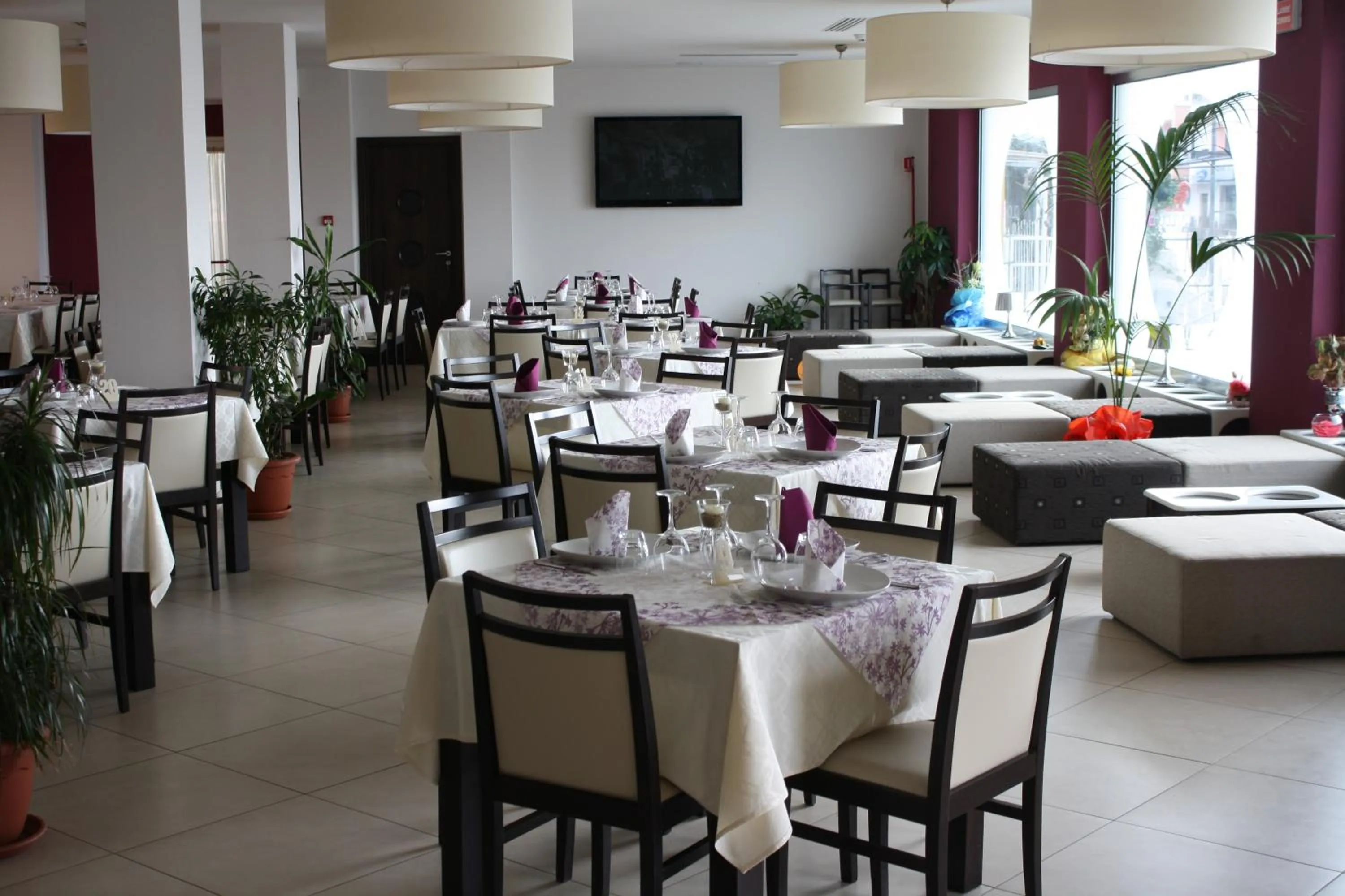 Restaurant/places to eat in Hotel Cliché