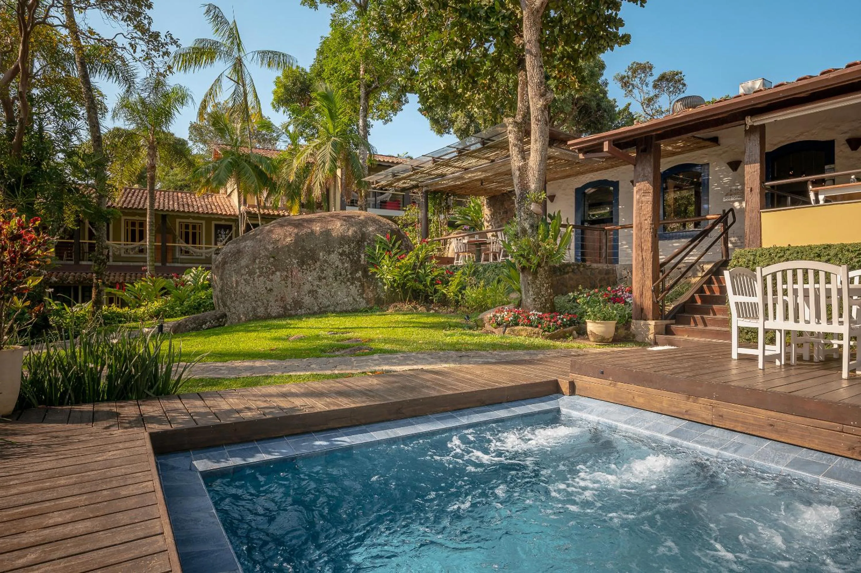 Swimming pool in Porto Pacuíba Hotel