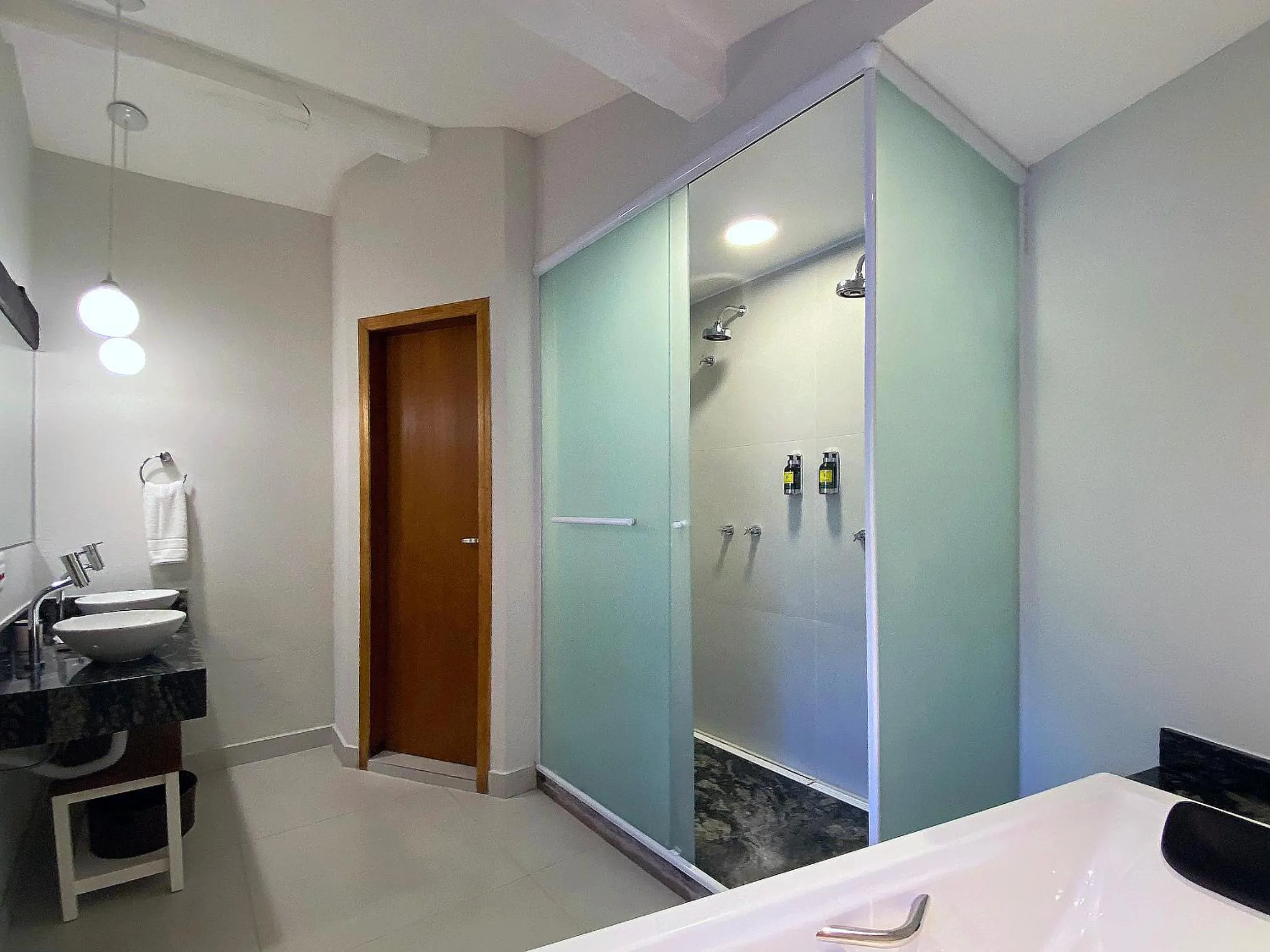 Bathroom in Porto Pacuíba Hotel