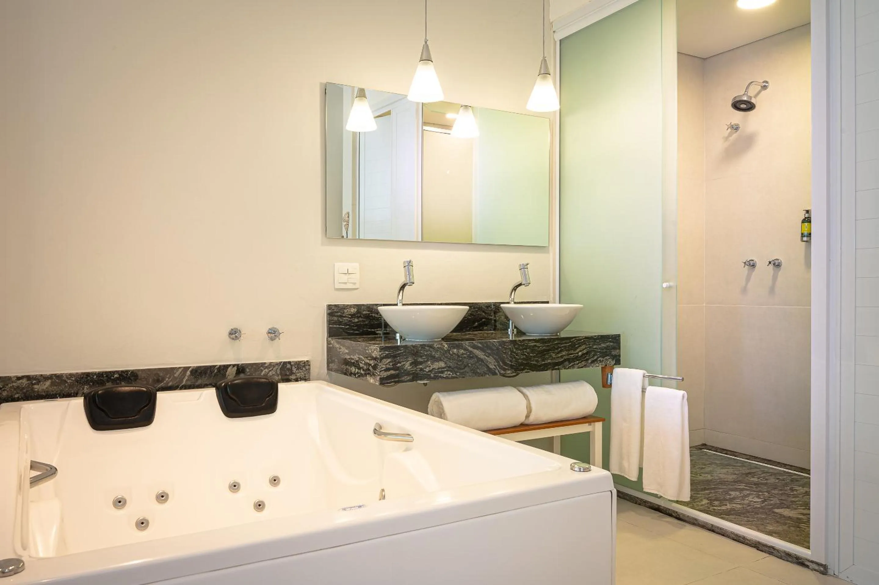 Bathroom in Porto Pacuíba Hotel