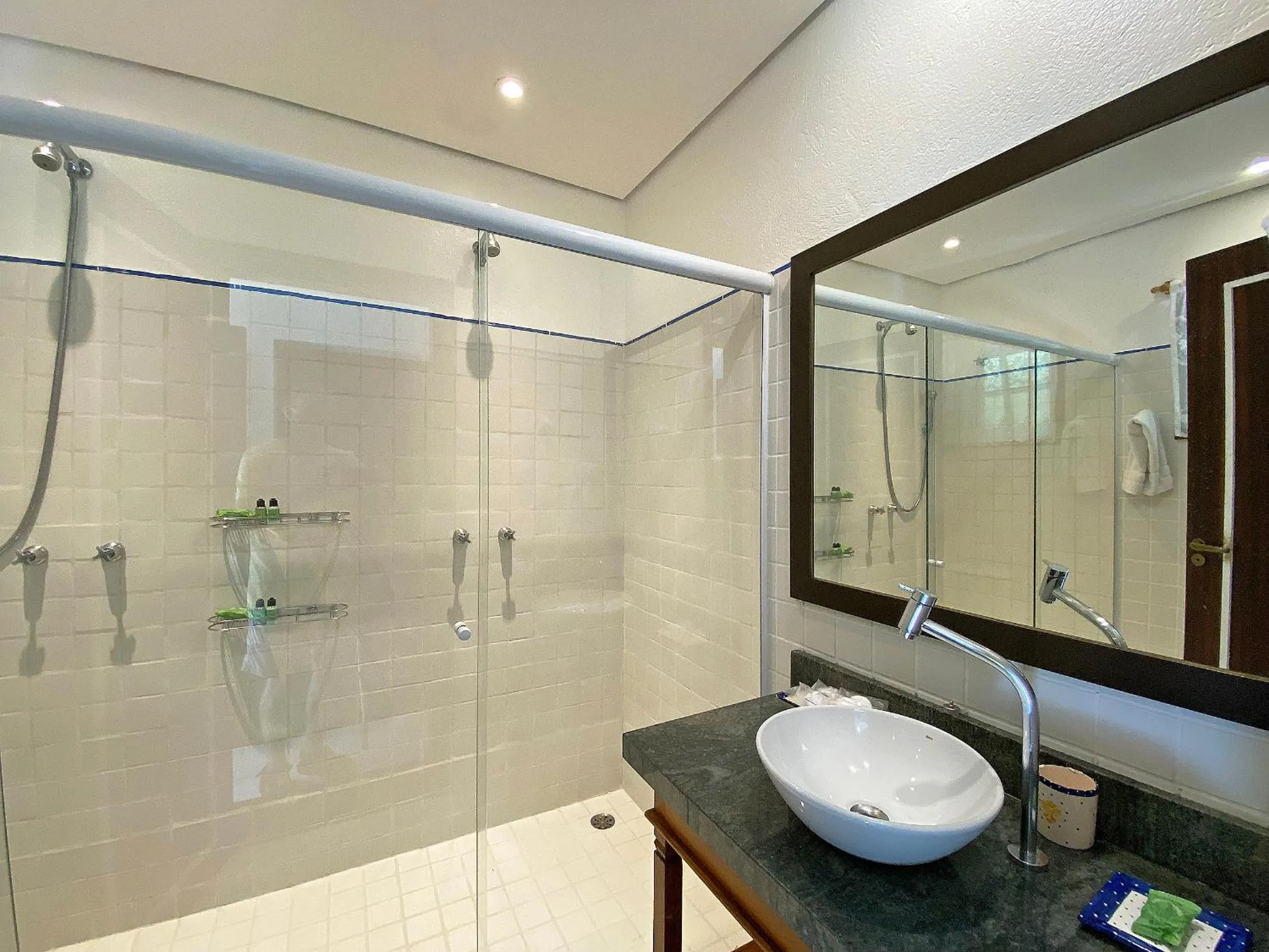 Bathroom in Porto Pacuíba Hotel