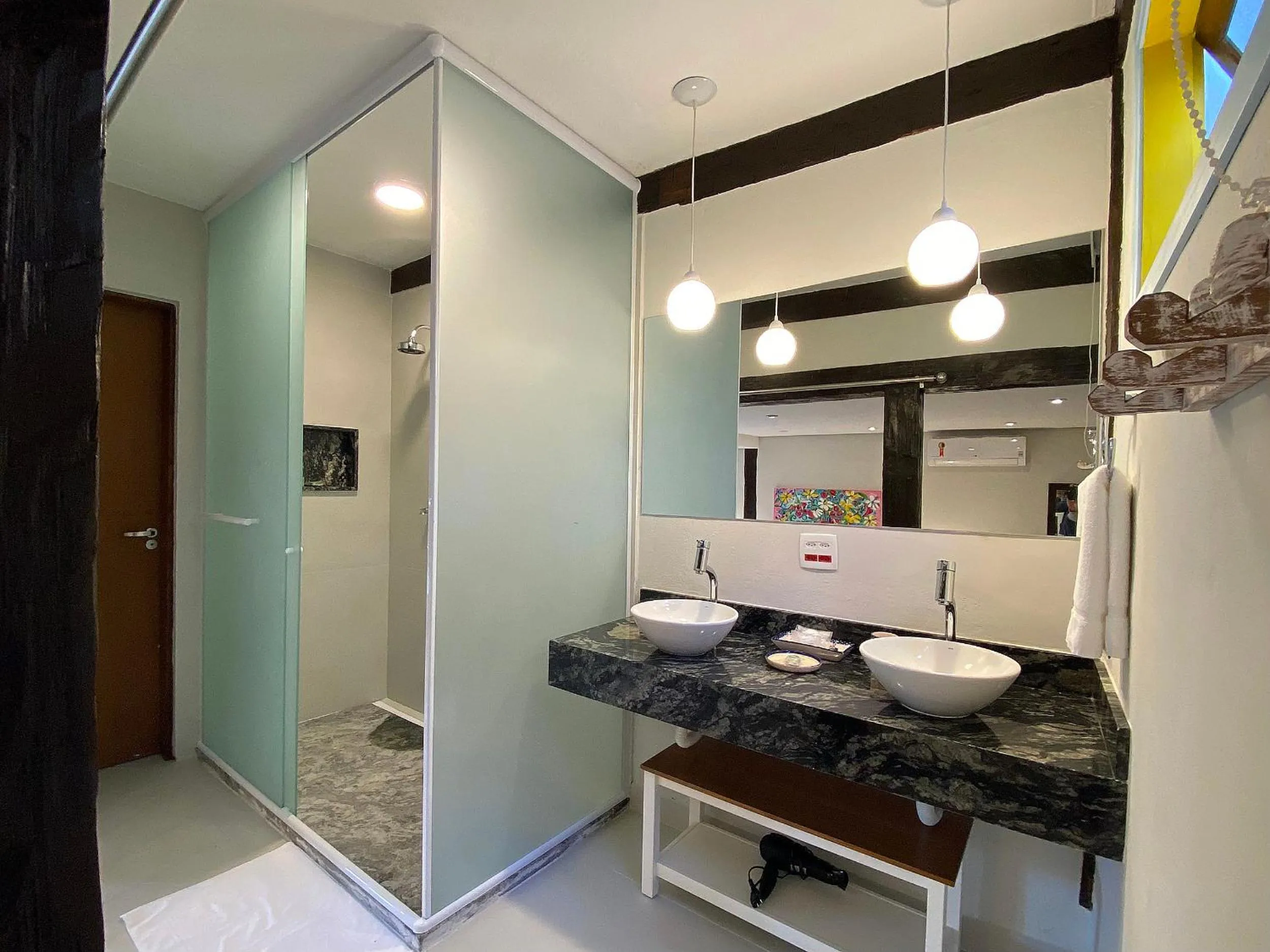 Bathroom in Porto Pacuíba Hotel