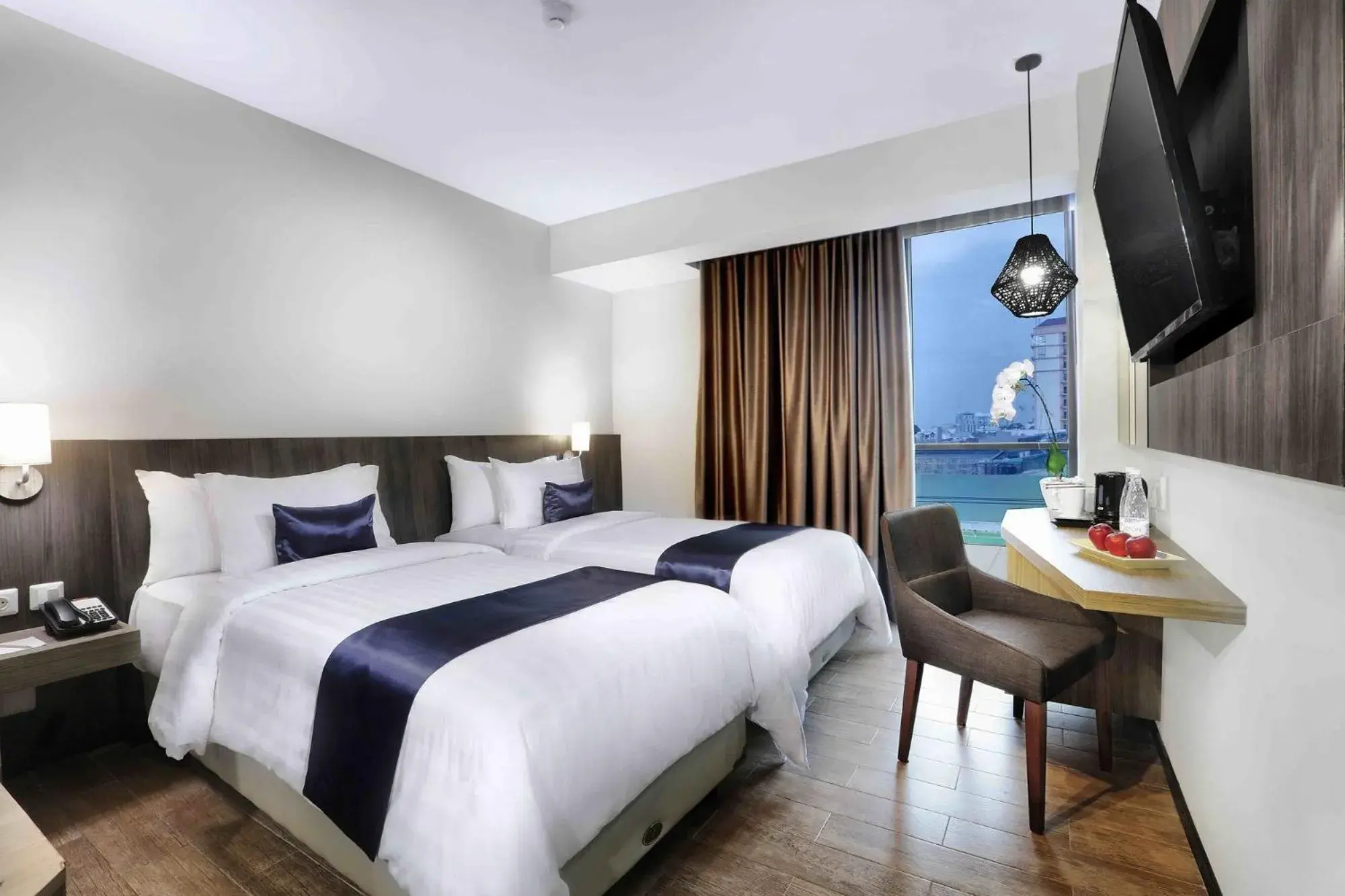 Deluxe Double or Twin Room in Aston Inn Pandanaran Deluxe Double or Twin Room in Aston Inn Pandanaran