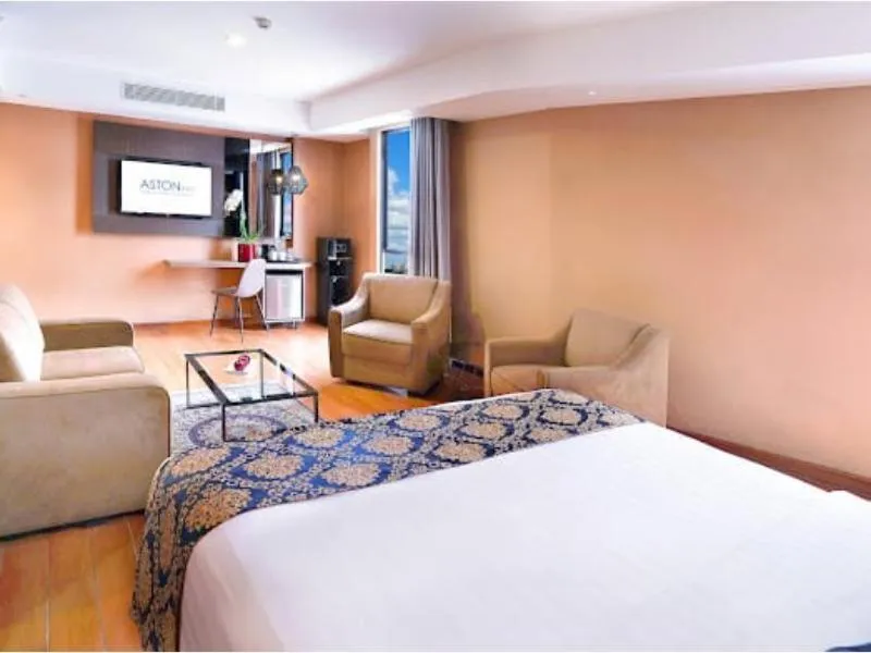 Bedroom, Bed in Aston Inn Pandanaran